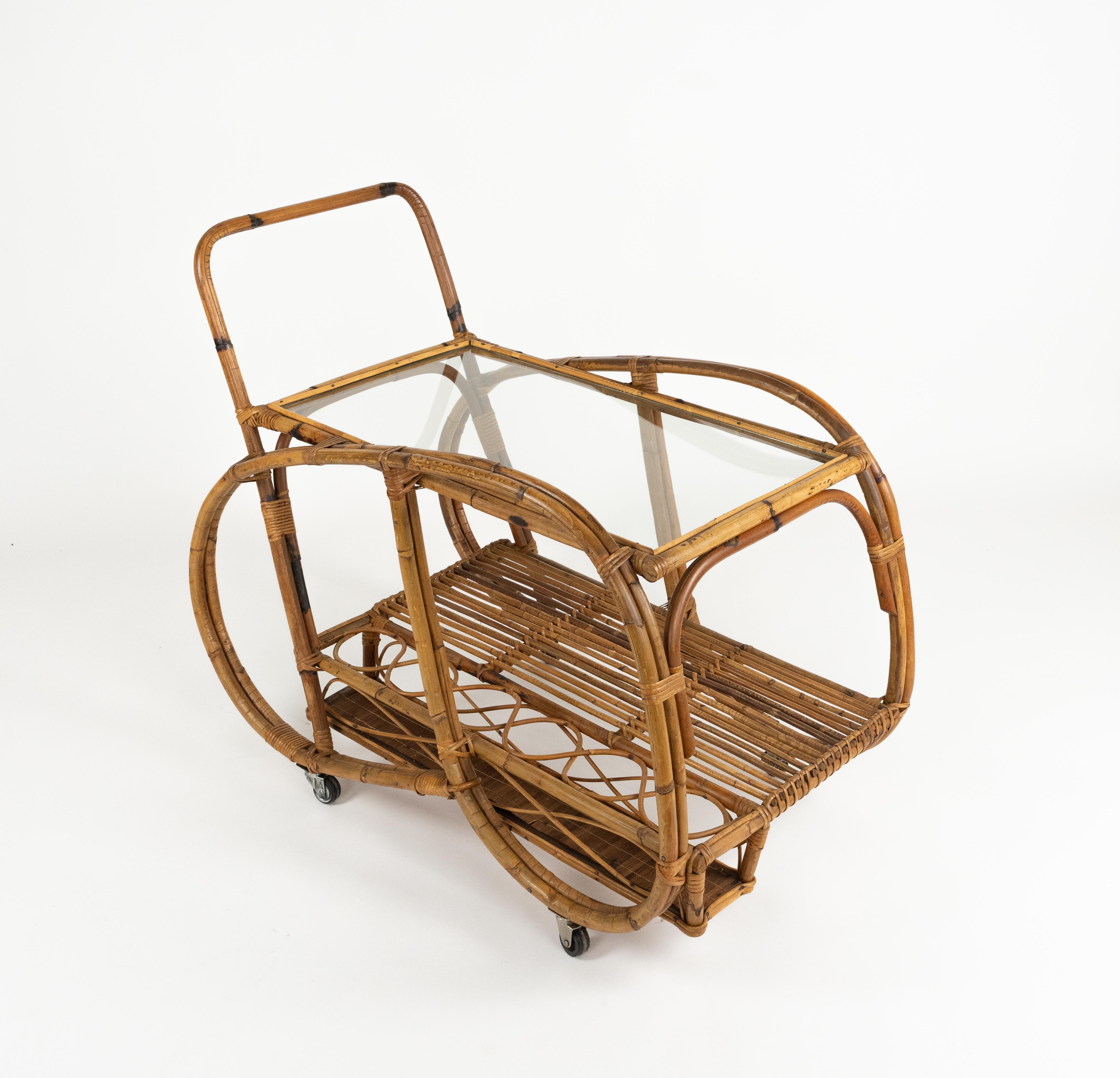 Barwagen aus Bambus, Rattan und Glas aus der Jahrhundertmitte, Italien 1960er (Mitte des 20. Jahrhunderts) im Angebot