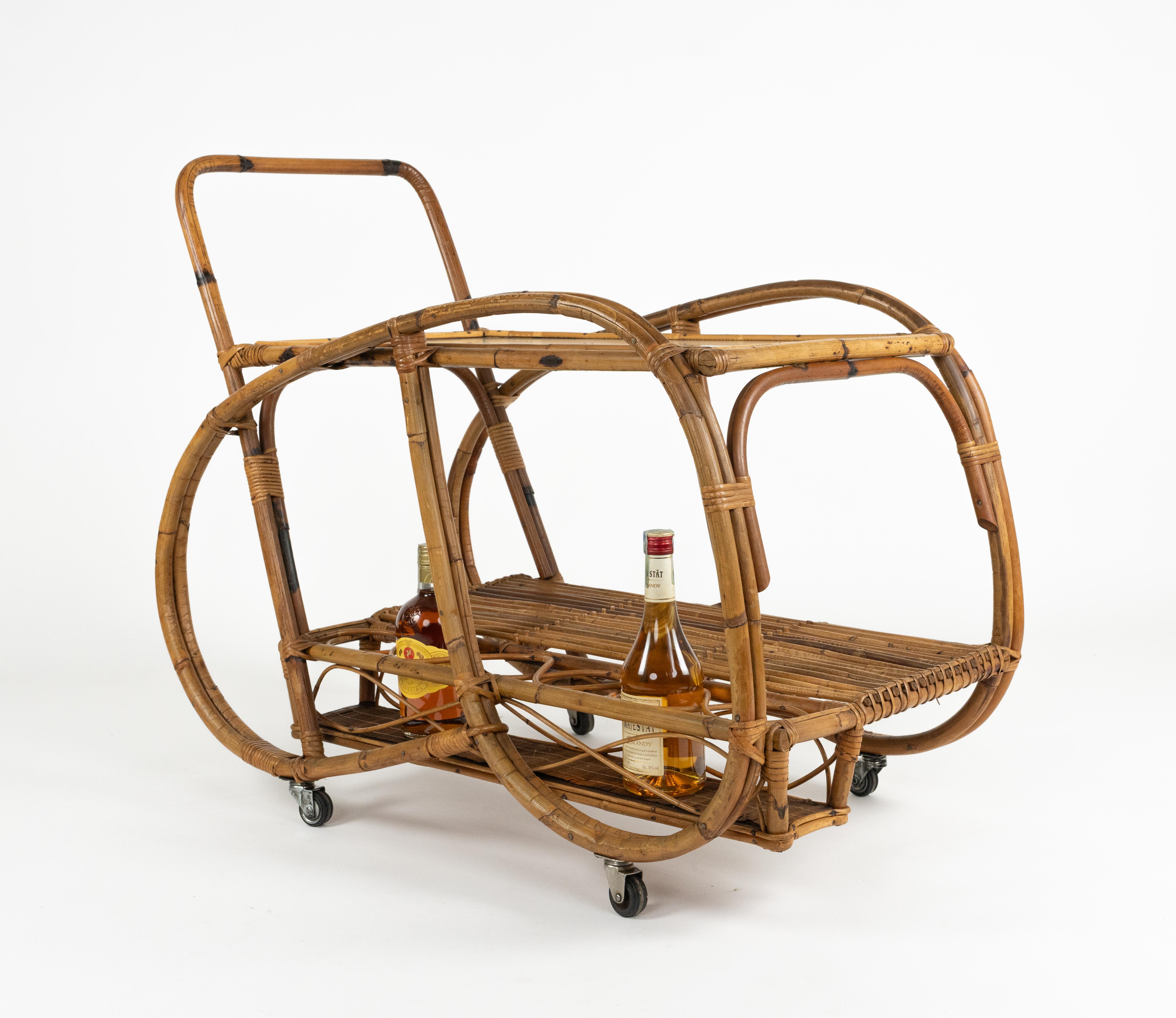 Barwagen aus Bambus, Rattan und Glas aus der Jahrhundertmitte, Italien 1960er (Metall) im Angebot
