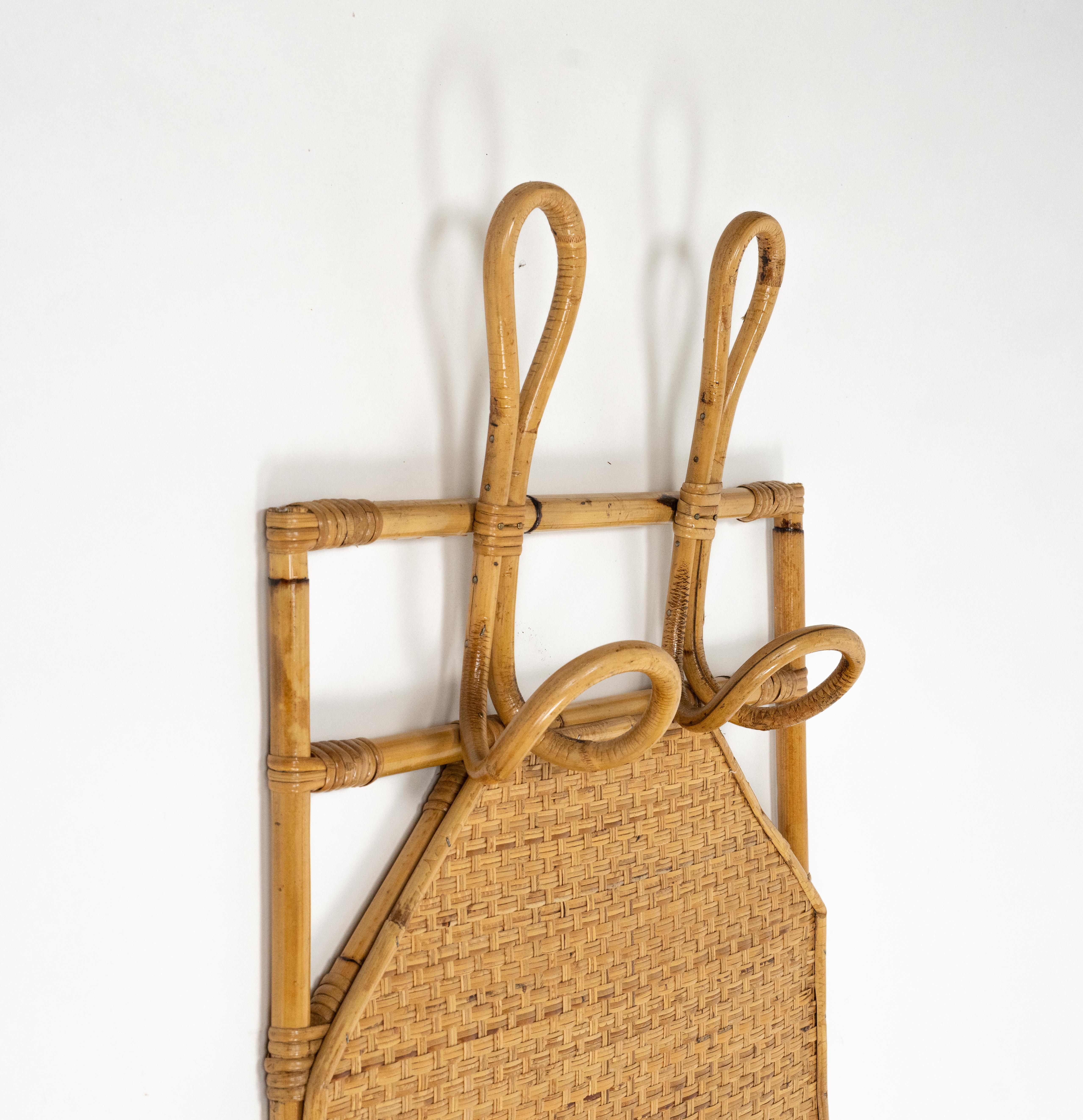 Italiano Appendiabiti Midcentury in bambù, rattan e vimini stile Olaf von Bohr, Italia anni '60 in vendita