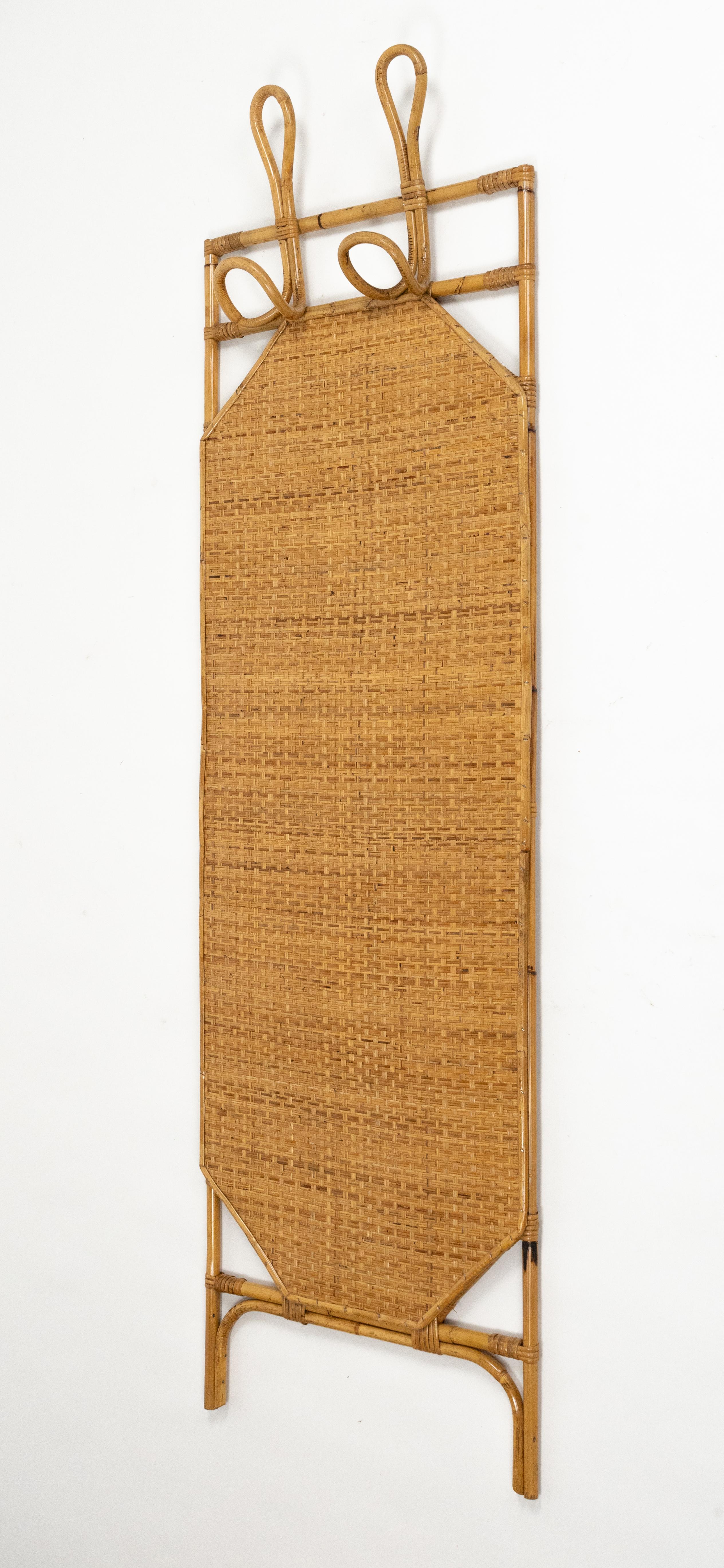 Metà XX secolo Appendiabiti Midcentury in bambù, rattan e vimini stile Olaf von Bohr, Italia anni '60 in vendita