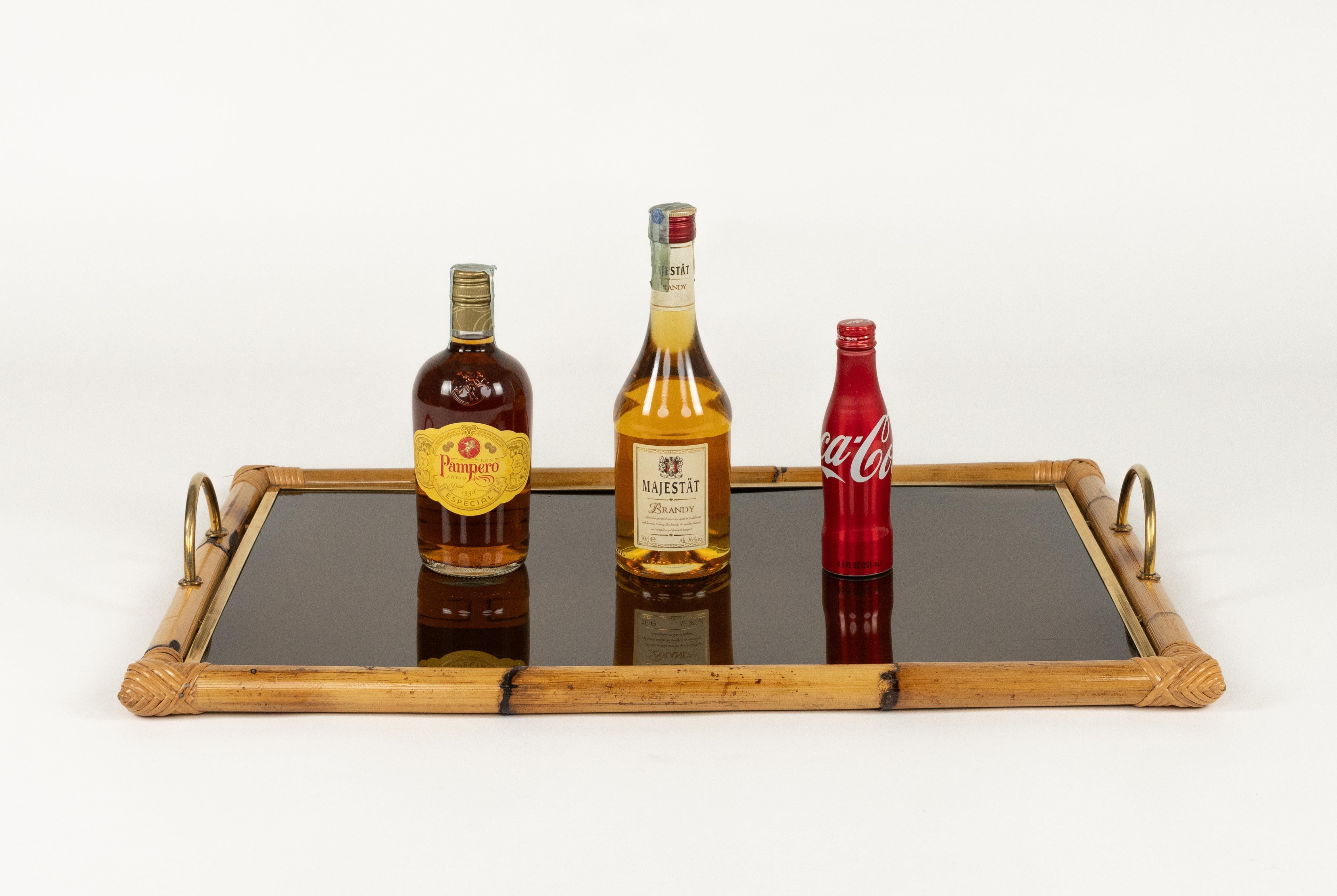 Bandeja para servir de bambú, ratán, latón y lucita de mediados de siglo, Italia, años 70 Metal en venta