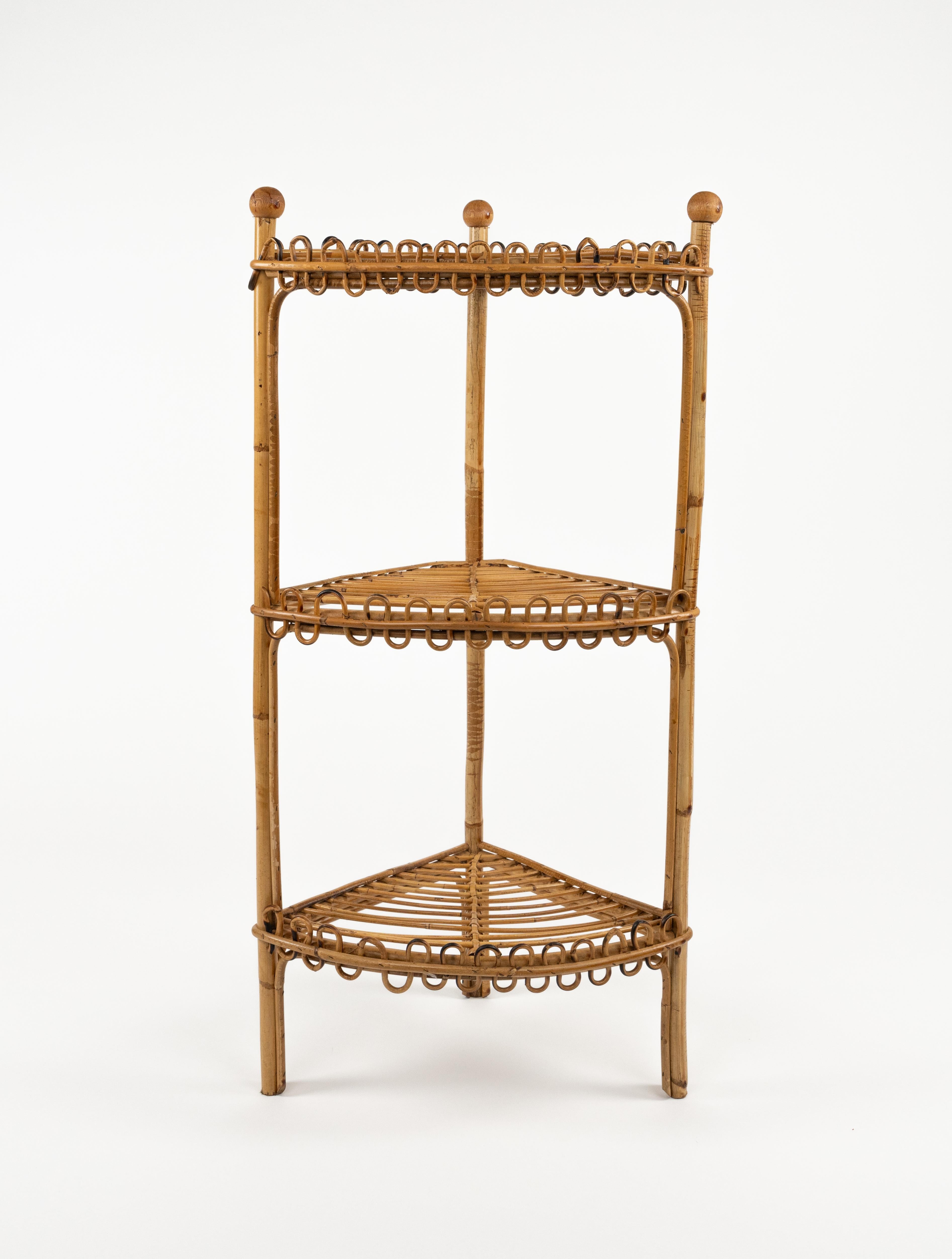 Etagere Eckregal aus Bambus und Rattan aus der Mitte des Jahrhunderts im Franco Albini-Stil, Italien 1960er Jahre (Moderne der Mitte des Jahrhunderts) im Angebot