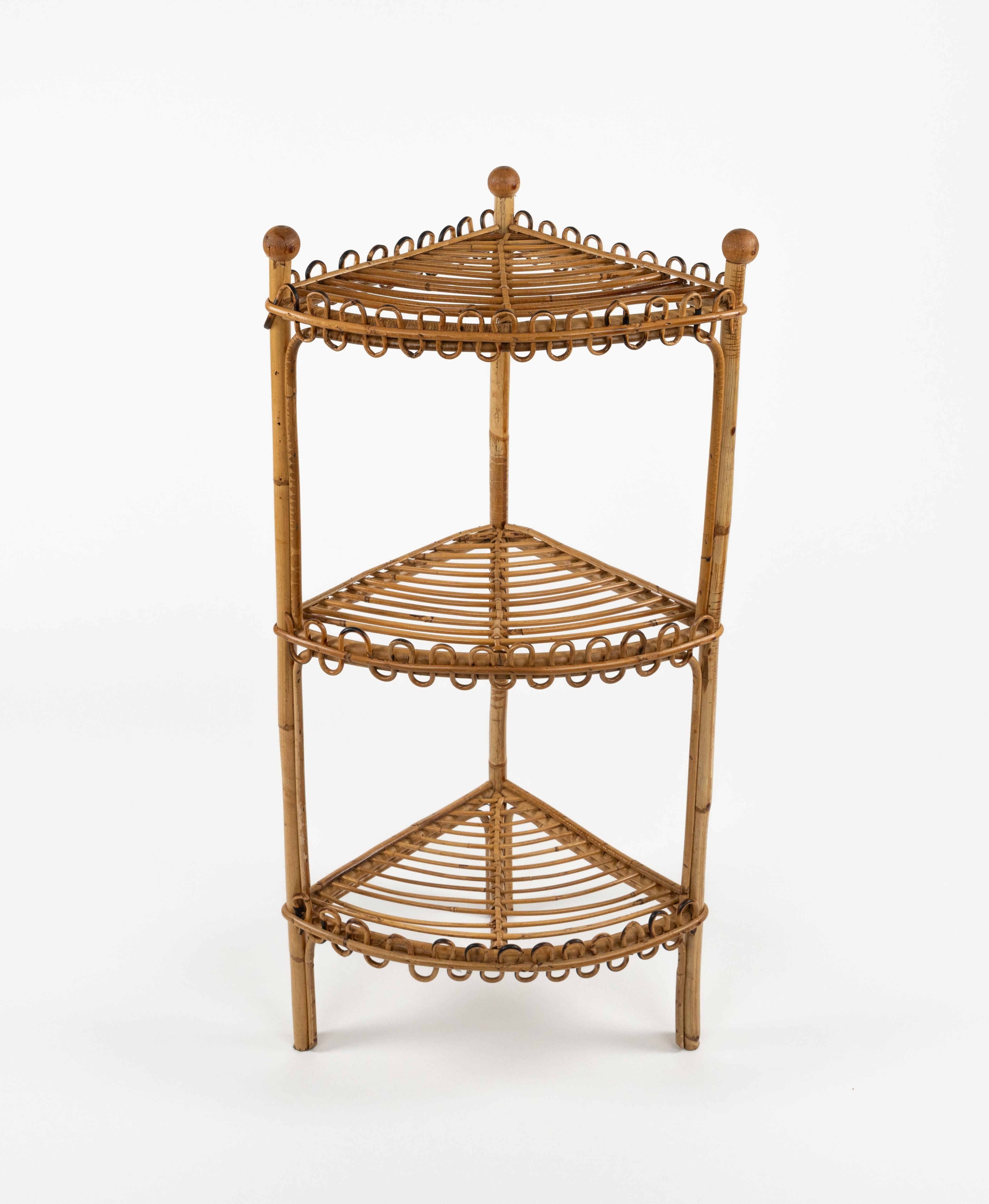 Etagere Eckregal aus Bambus und Rattan aus der Mitte des Jahrhunderts im Franco Albini-Stil, Italien 1960er Jahre (Italienisch) im Angebot