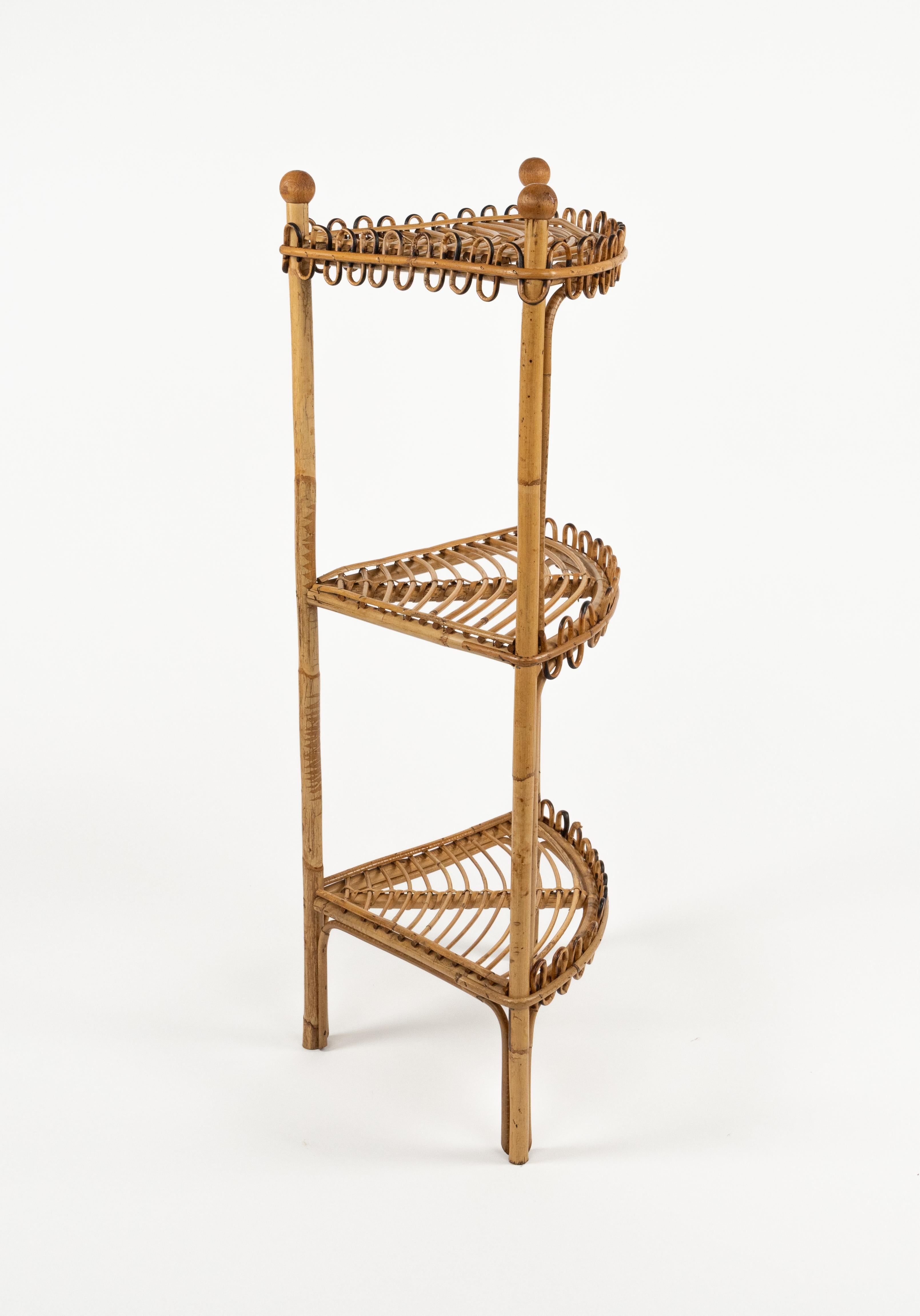 Etagere Eckregal aus Bambus und Rattan aus der Mitte des Jahrhunderts im Franco Albini-Stil, Italien 1960er Jahre im Angebot 3