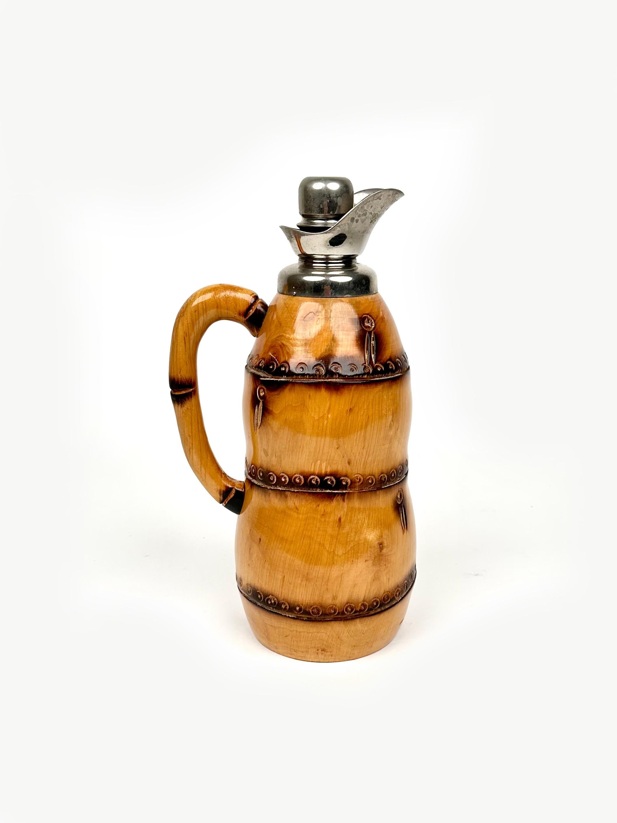 Midcentury thermos decanter in bamboo and metal by Aldo Tura For Macabo Cusano Milanino.

Made in Italy in the 1950s.