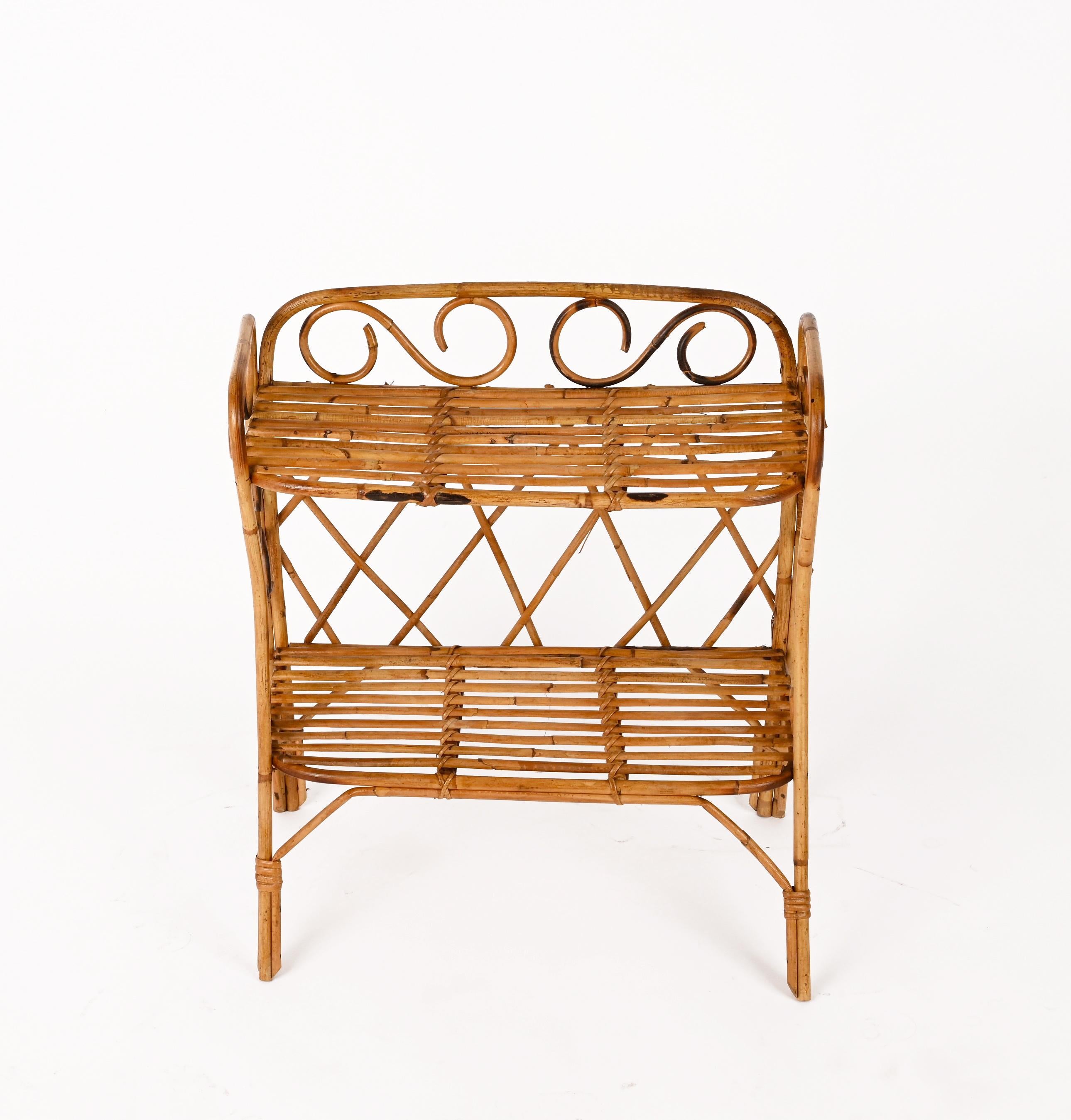 Zweistöckiger italienischer rechteckiger Kaffee- oder Nachttisch aus Bambus aus der Jahrhundertmitte, 1960er Jahre im Zustand „Gut“ im Angebot in Roma, IT