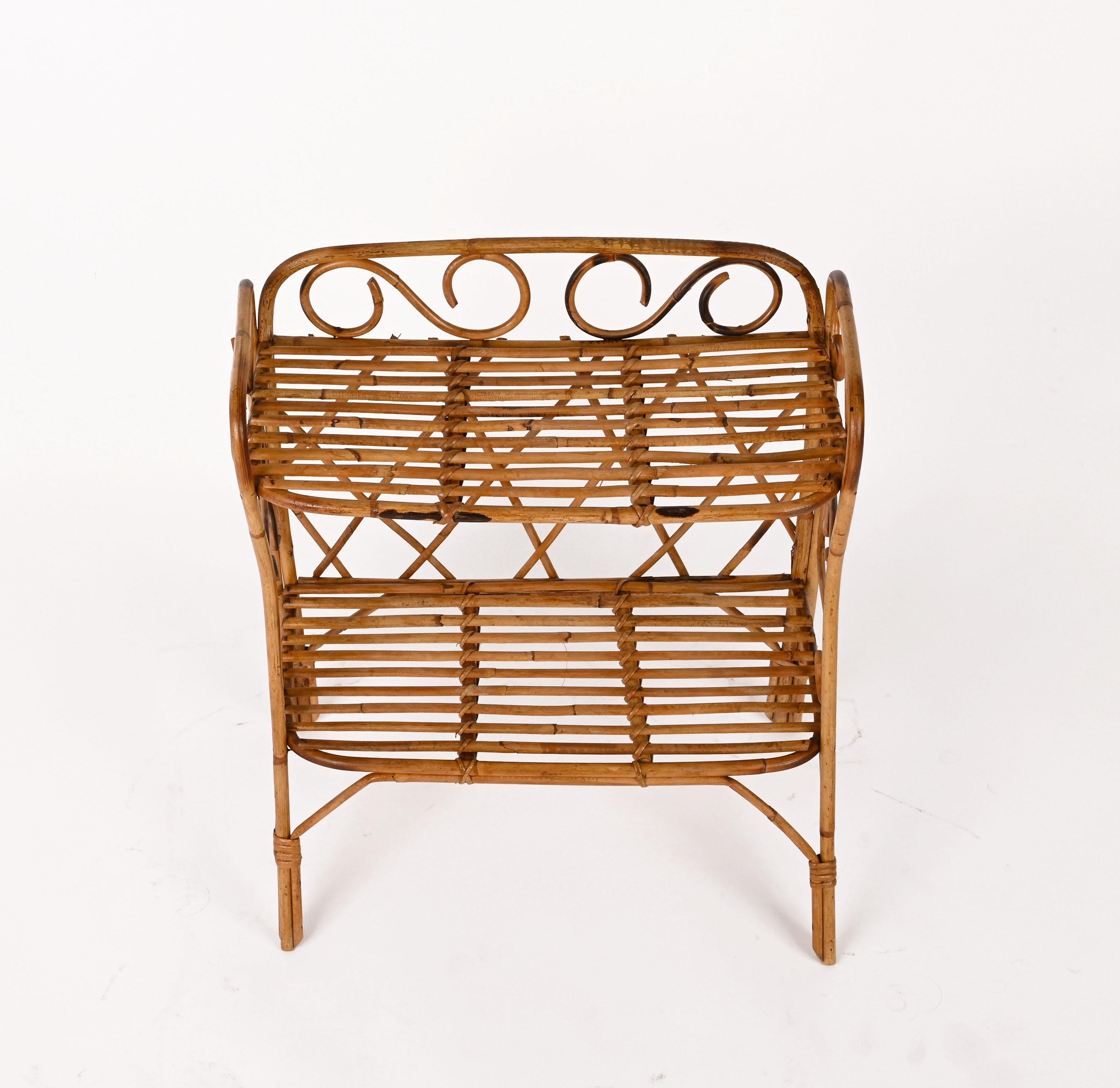 Zweistöckiger italienischer rechteckiger Kaffee- oder Nachttisch aus Bambus aus der Jahrhundertmitte, 1960er Jahre (20. Jahrhundert) im Angebot