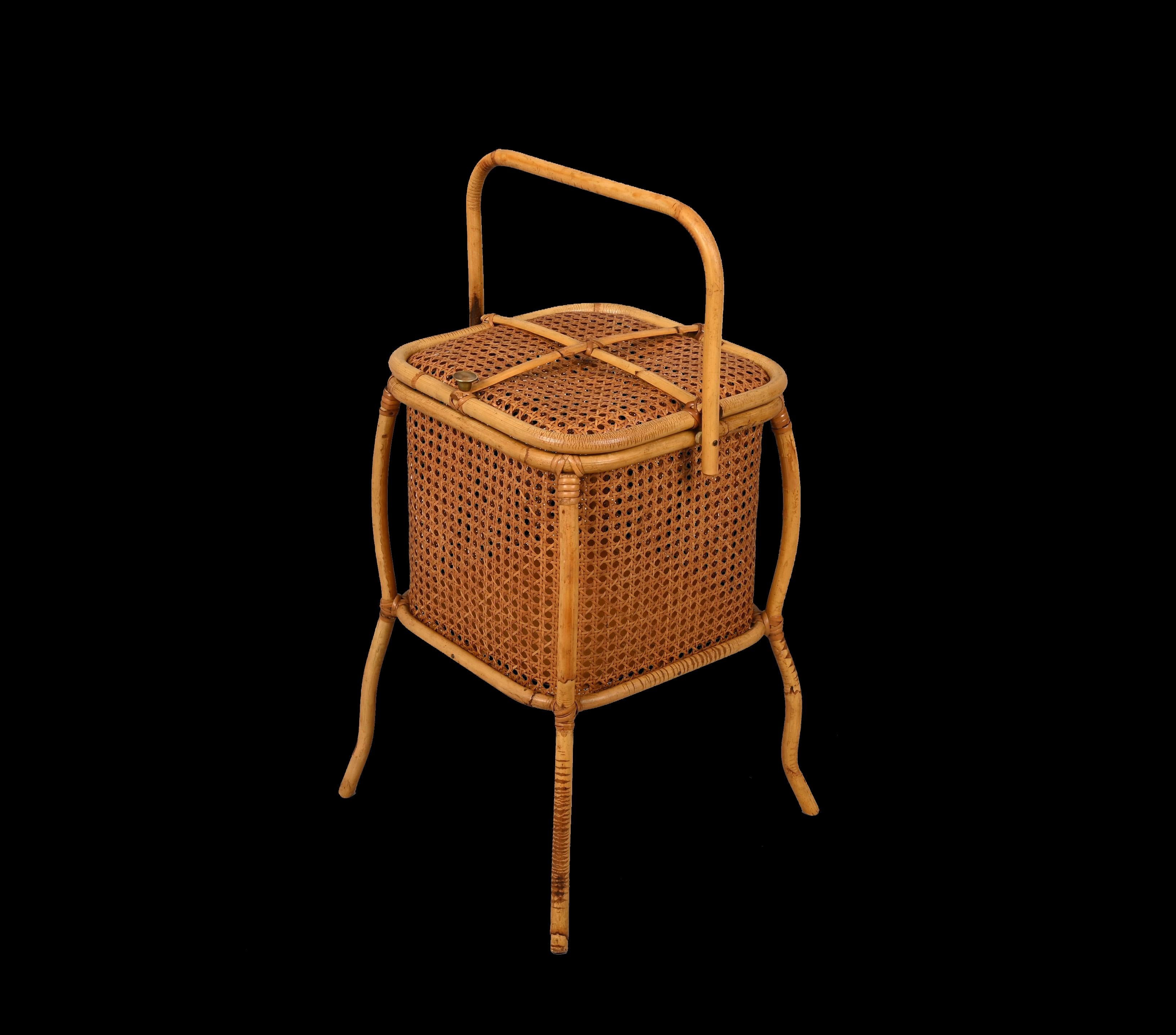 Midcentury Bamboo, Wicker and Vienna Straw Cubic Italian Magazine Basket, 1960s In Good Condition For Sale In Roma, IT