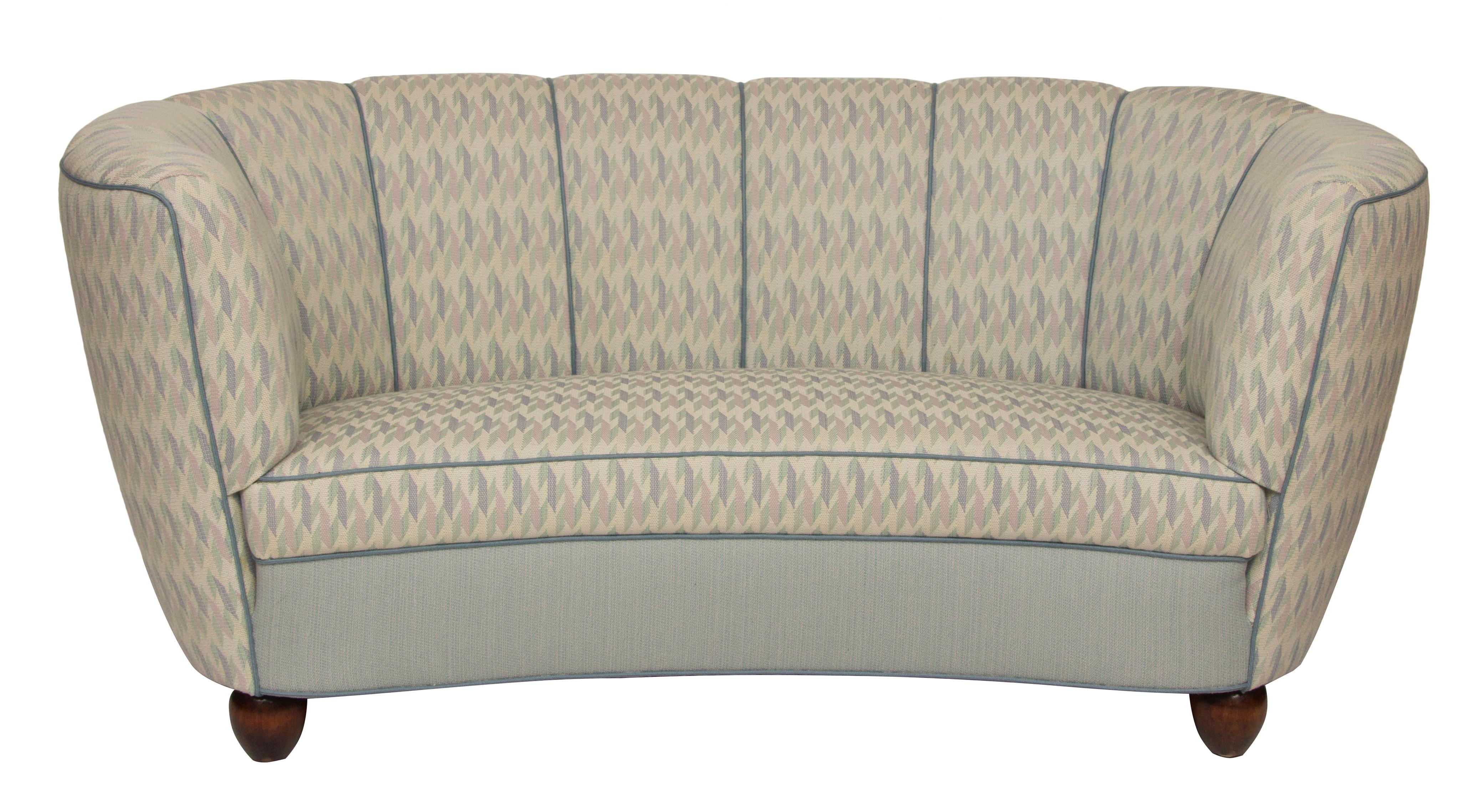 Midcentury banana sofa by Slagelse Mobelvaerk.
This is an early 1940s sofa by Slagelse Mobelvaerk, made in the manner of Modernist Danish architect, Flemming Lassen. The defined lines that characterize Danish design curve inward in this sofa,