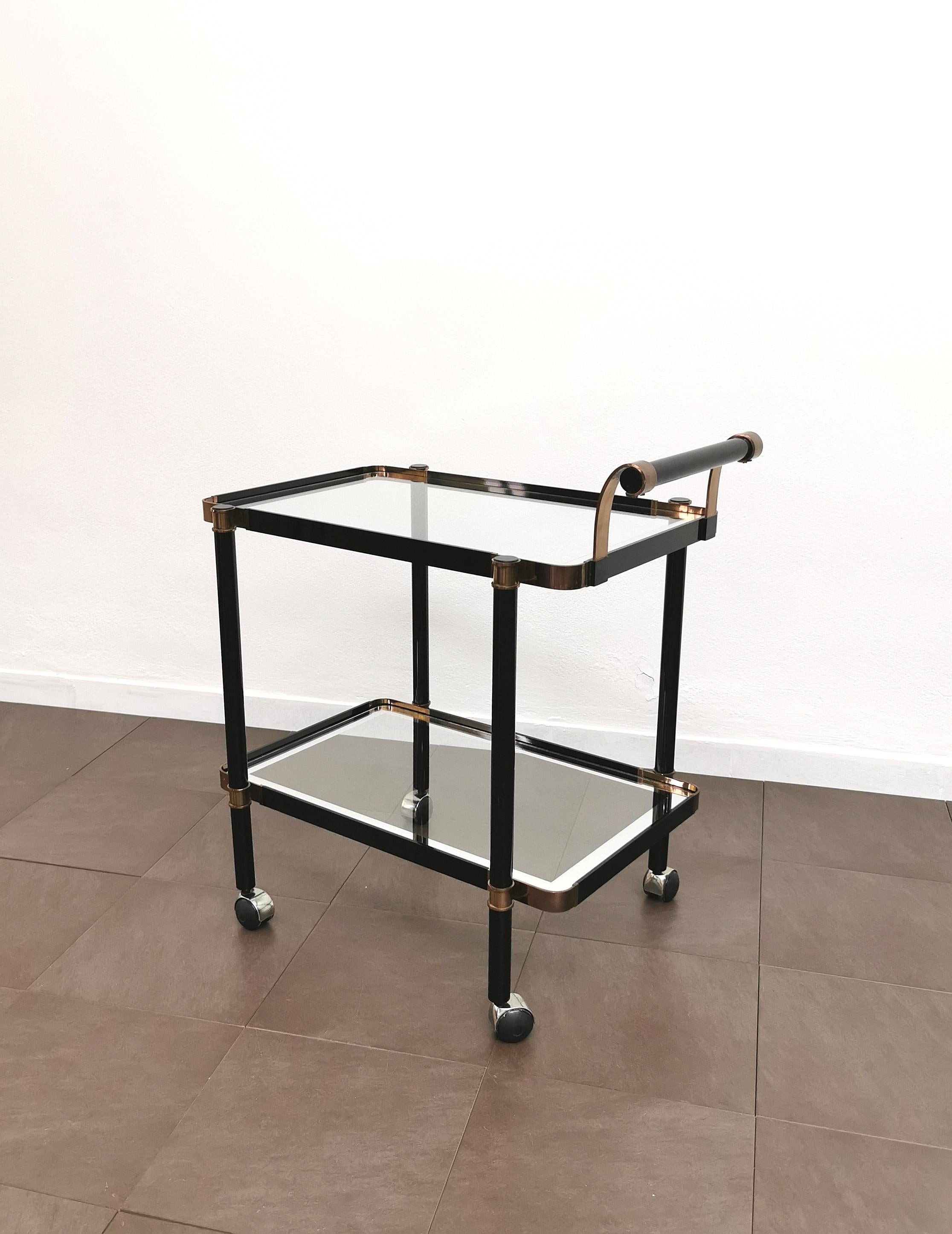 Midcentury Bar Cart Brass Glass Black Enameled Aluminum Italian Design, 1970s In Good Condition For Sale In Palermo, IT