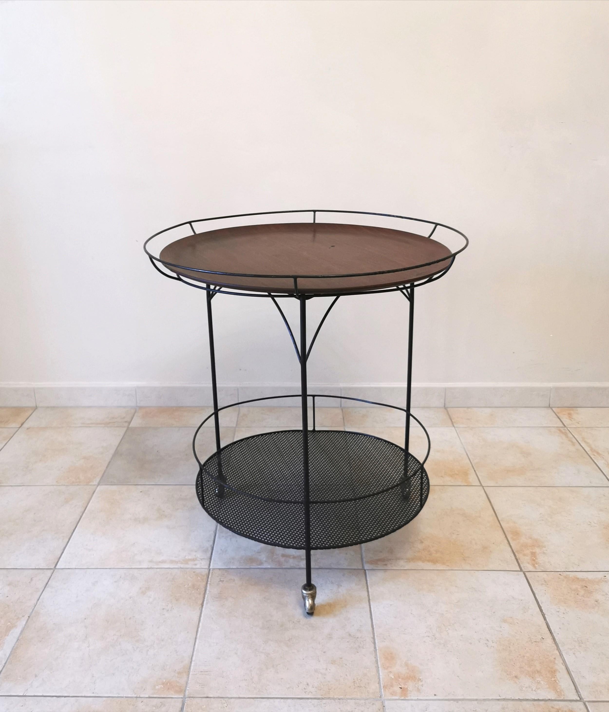 Midcentury Bar Cart Enameled Metal Wood Round Italian Design 1960s In Fair Condition For Sale In Palermo, IT