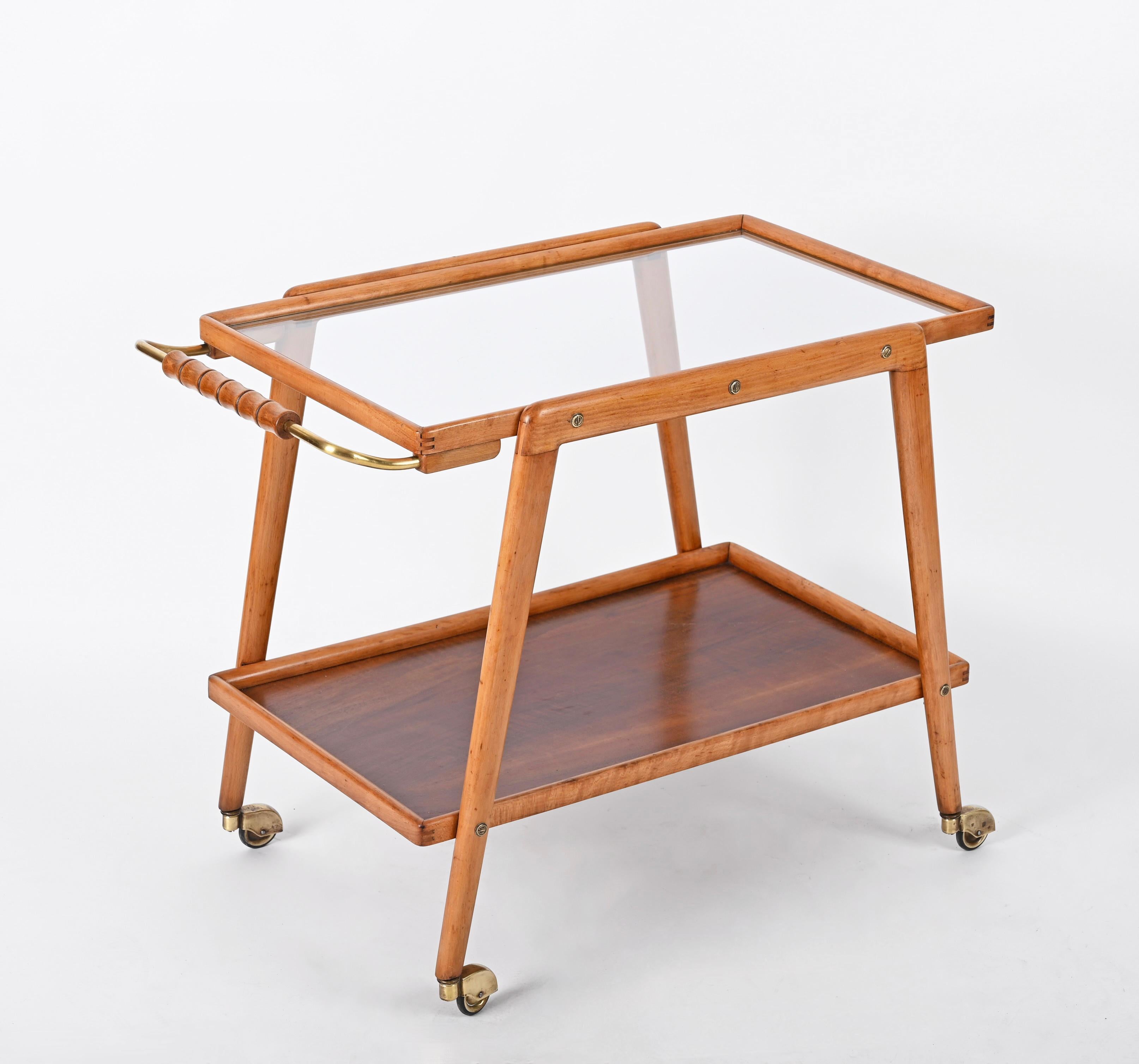 Midcentury Bar Cart in Beech, Brass and Glass, Cesare Lacca, Italy, 1960s For Sale 3