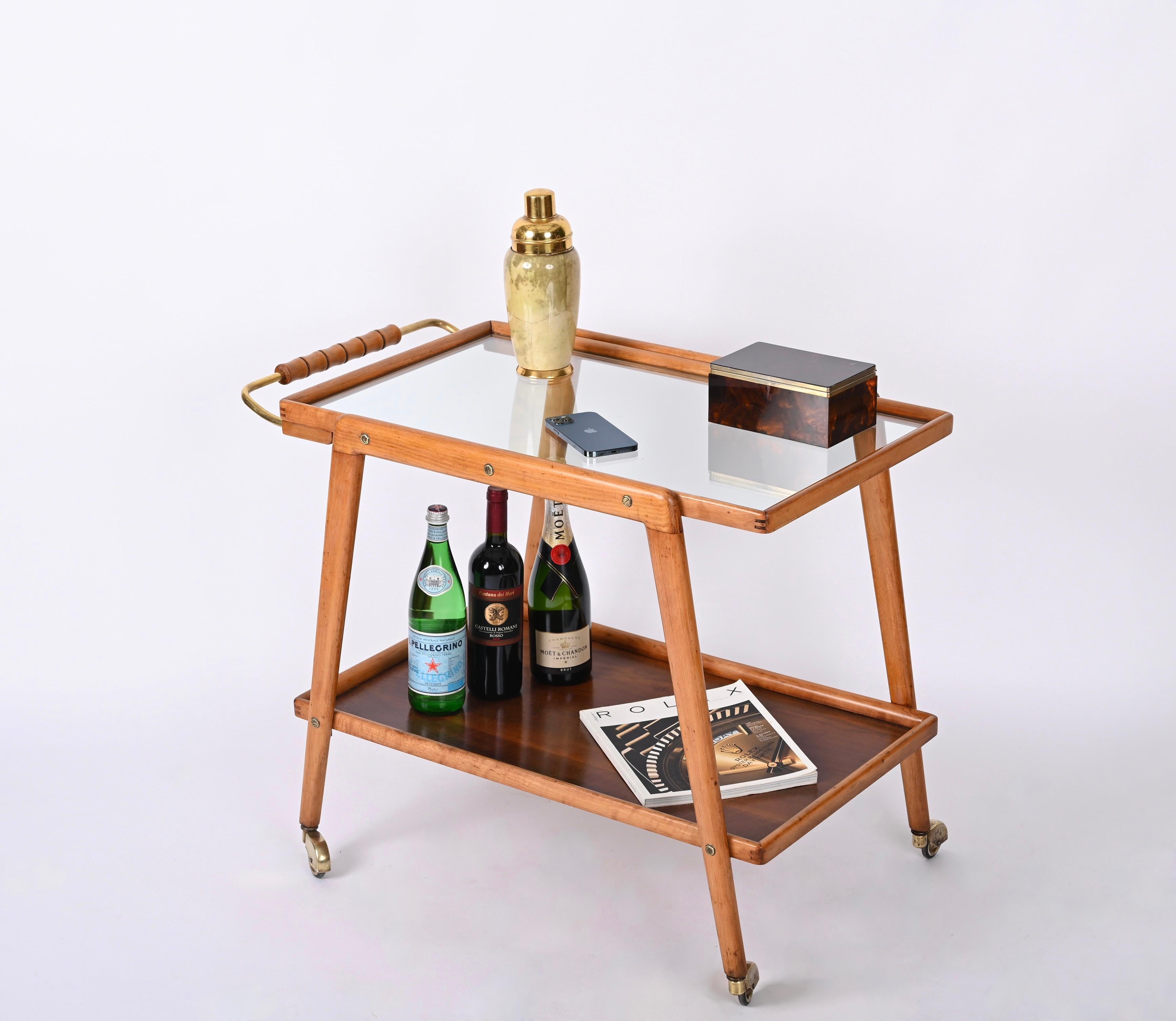 Midcentury Bar Cart in Beech, Brass and Glass, Cesare Lacca, Italy, 1960s In Good Condition For Sale In Roma, IT