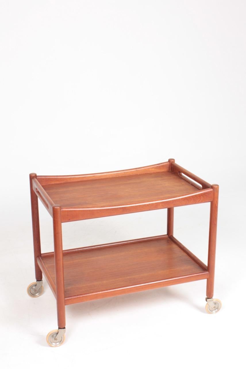Trolley in teak, designed by Maa. Hans Jørgen Wegner. Great original condition.