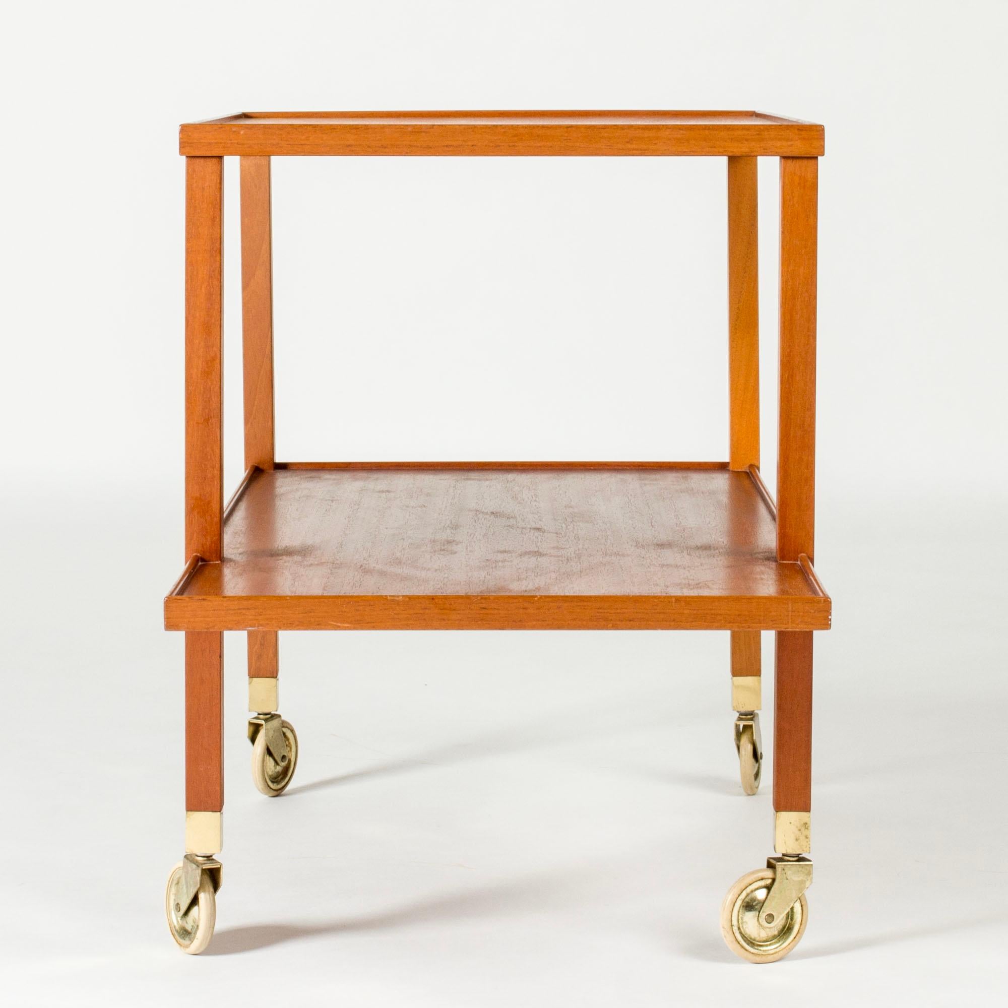 Chariot de bar du milieu du siècle par Josef Frank, Svenskt Tenn, Suède, années 1950 Bon état - En vente à Stockholm, SE