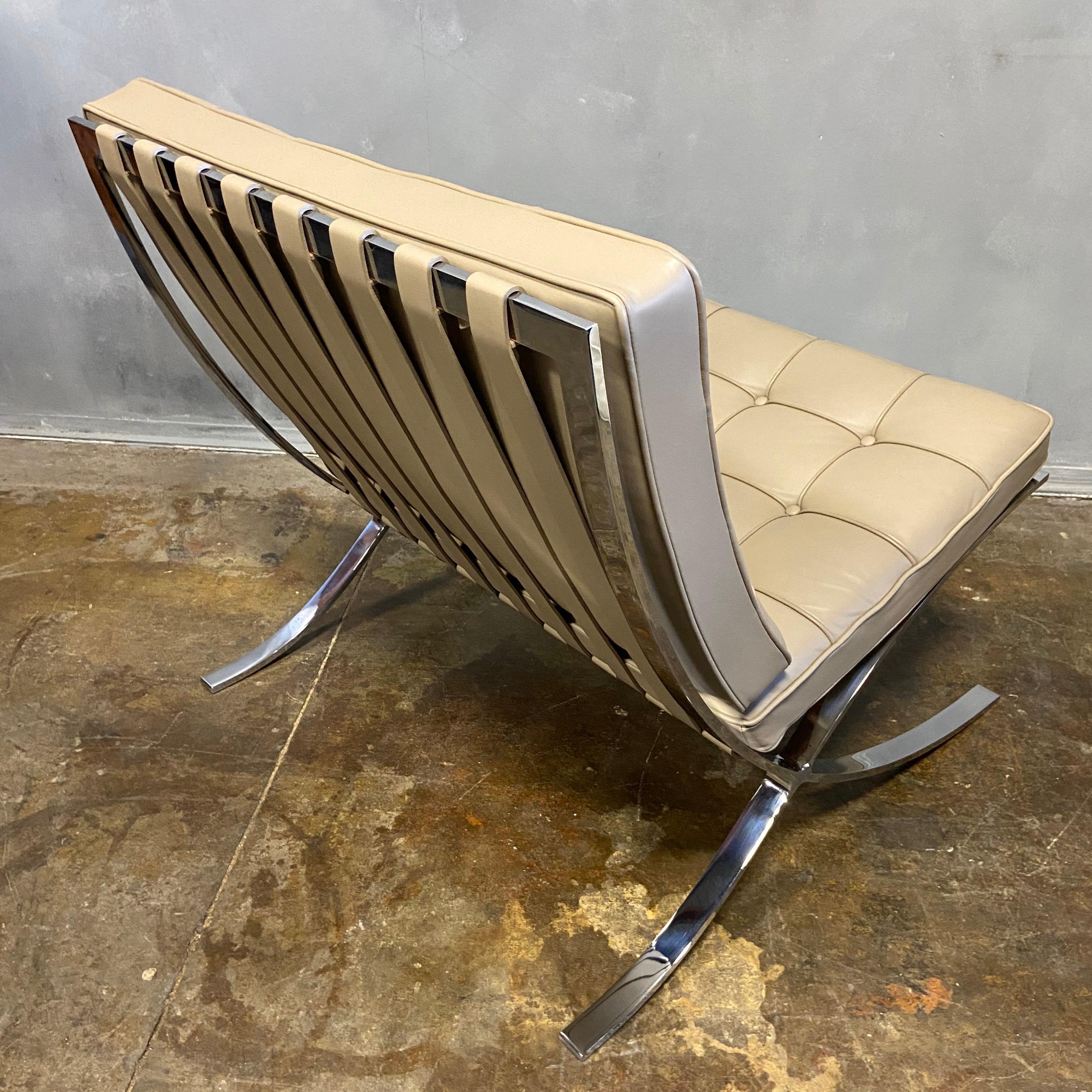 Midcentury Barcelona Lounge Chairs for Knoll 3