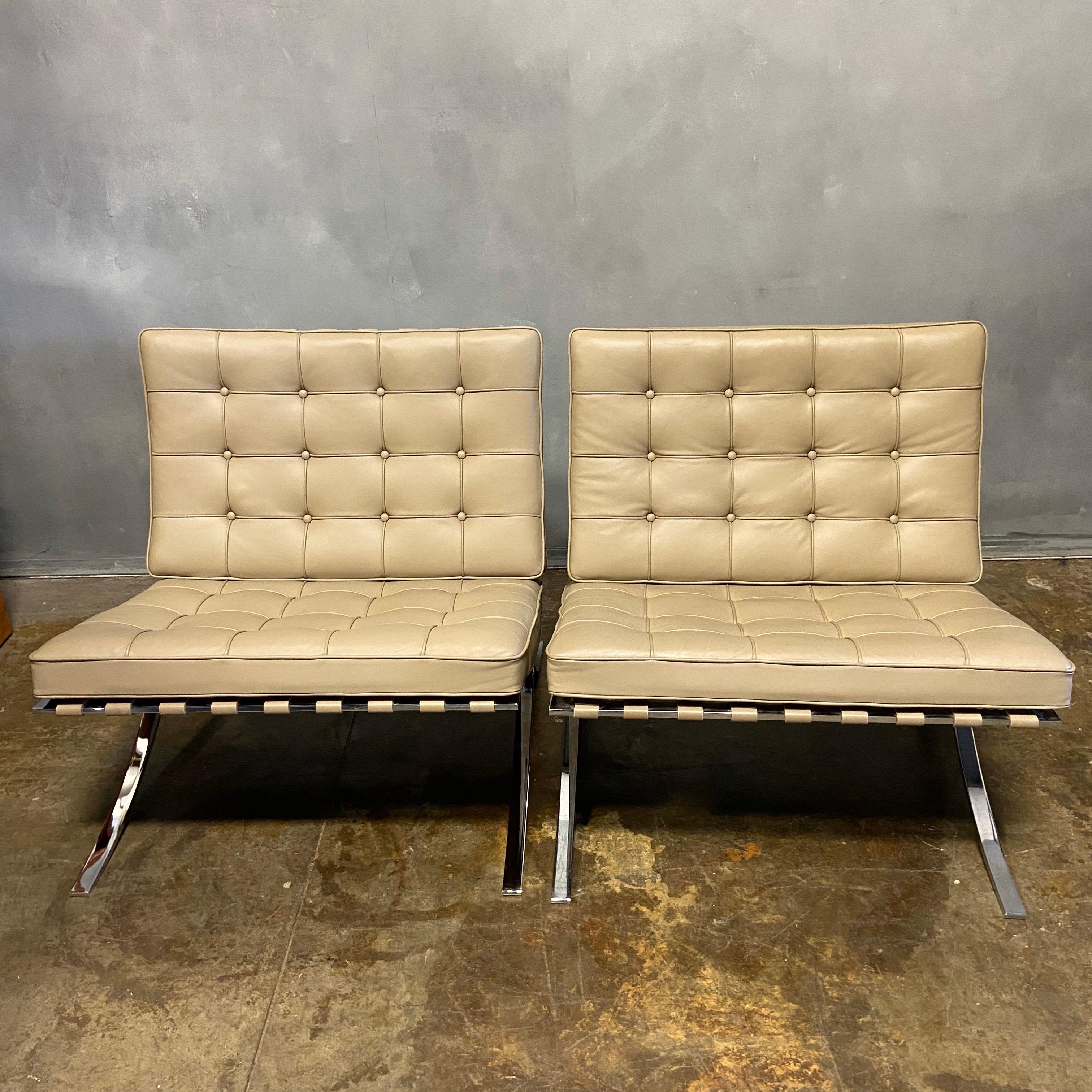 Midcentury Barcelona Lounge Chairs for Knoll 6