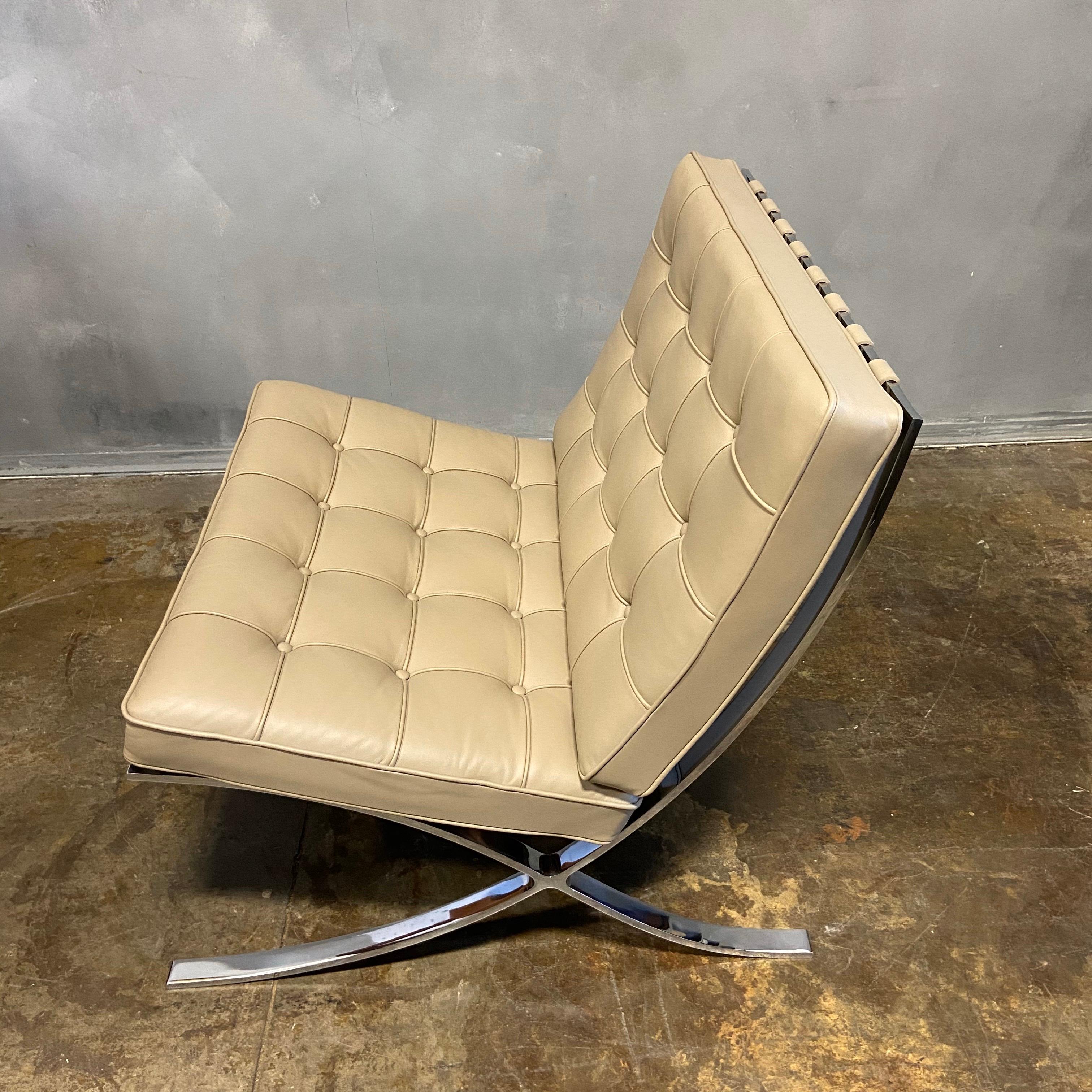 Midcentury Barcelona Lounge Chairs for Knoll 1