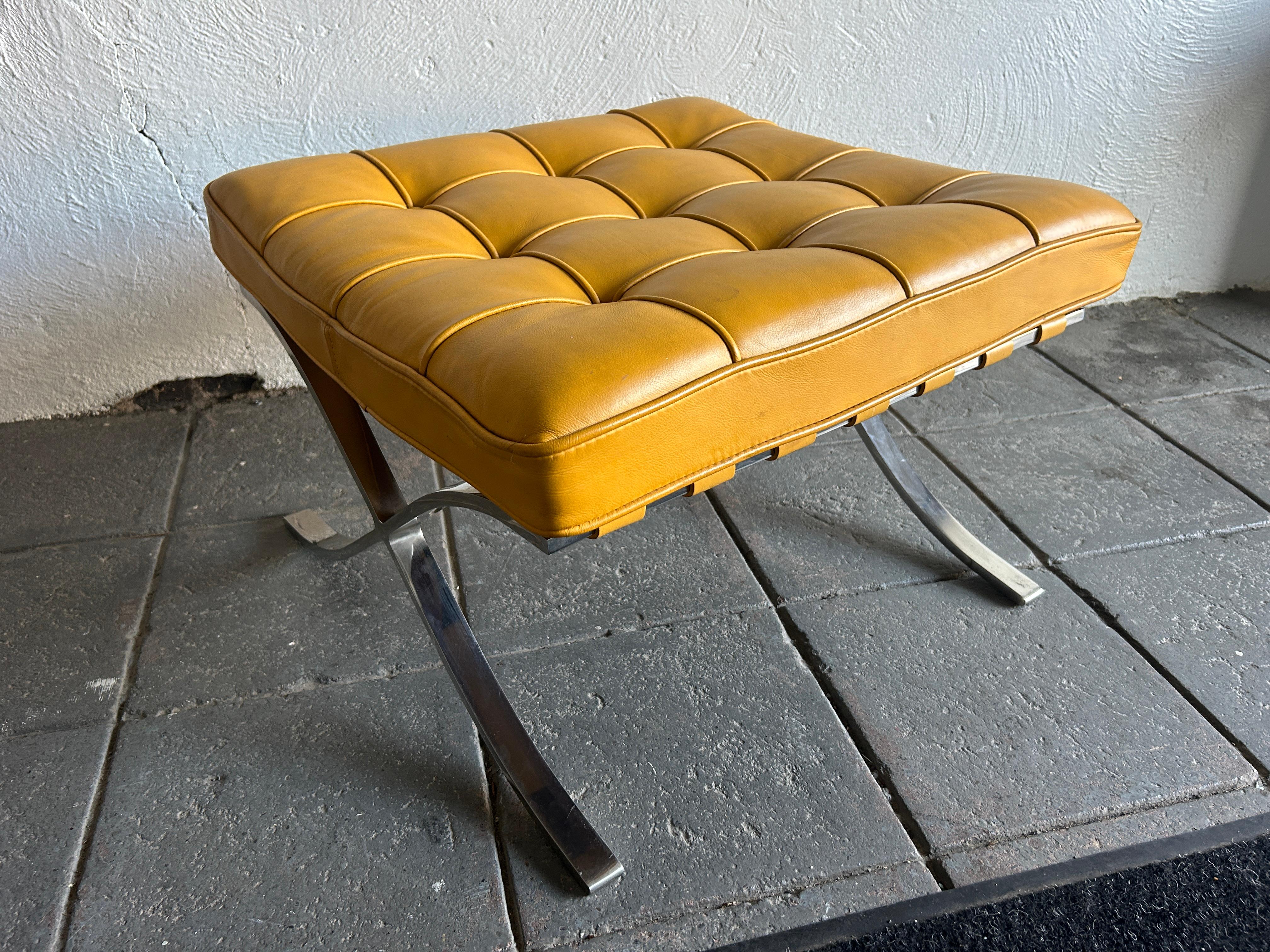 Midcentury Barcelona Ottoman Stool in bright yellow Leather for Knoll In Good Condition For Sale In BROOKLYN, NY