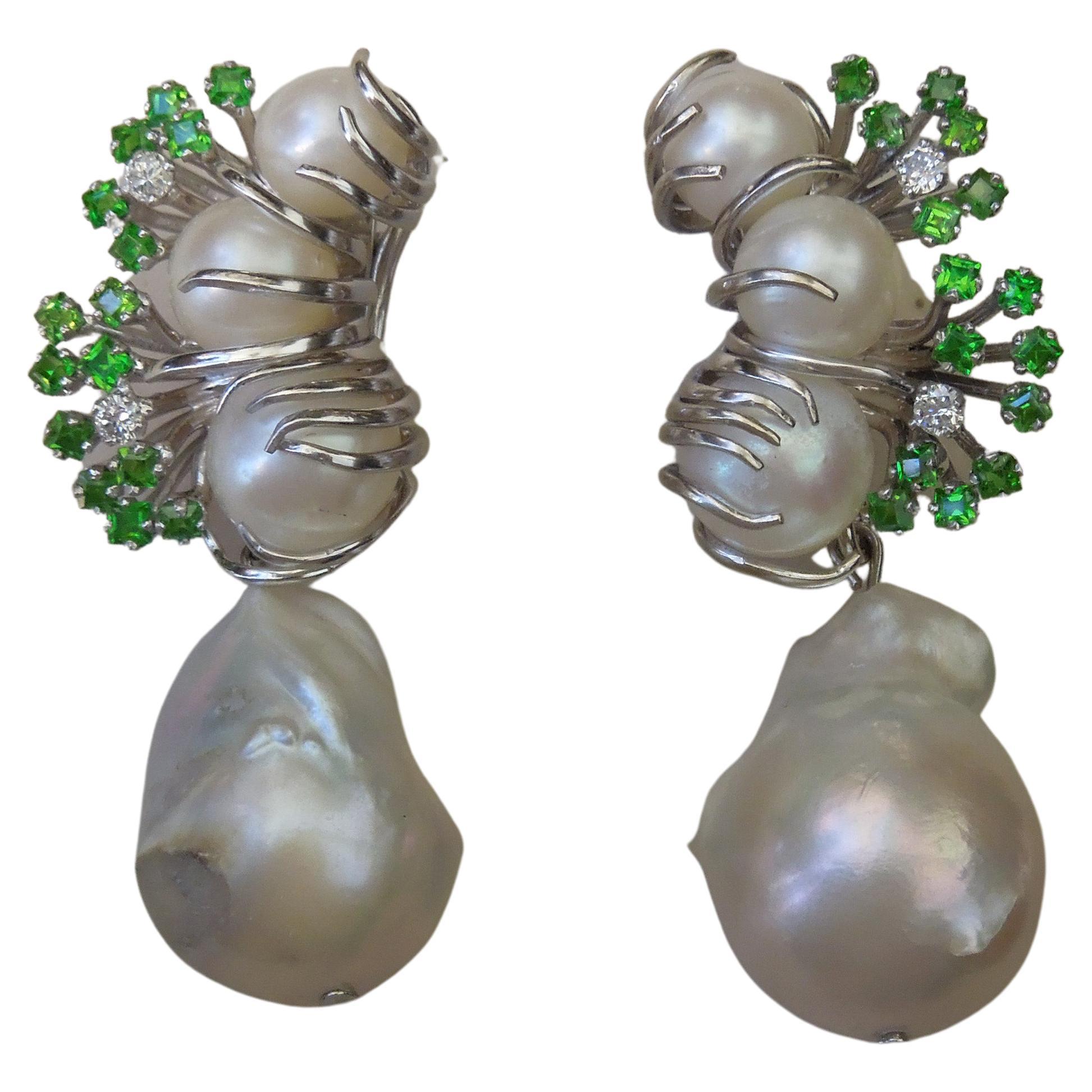 Boucles d'oreilles cocktail perles baroques du milieu du siècle dernier 