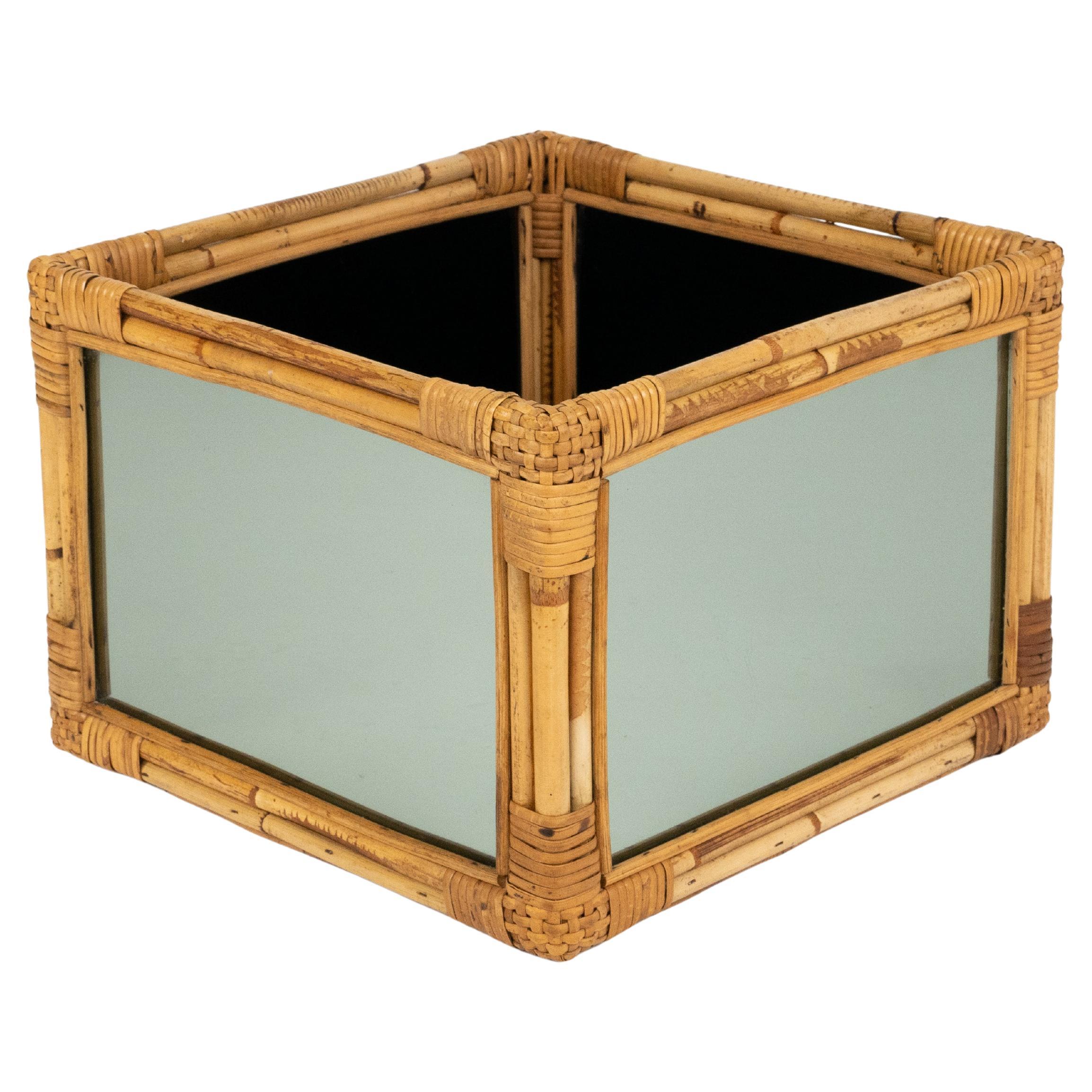 Panier du milieu du siècle dernier en bambou, rotin et miroir de style Vivai Del Sud, Italie, 1970