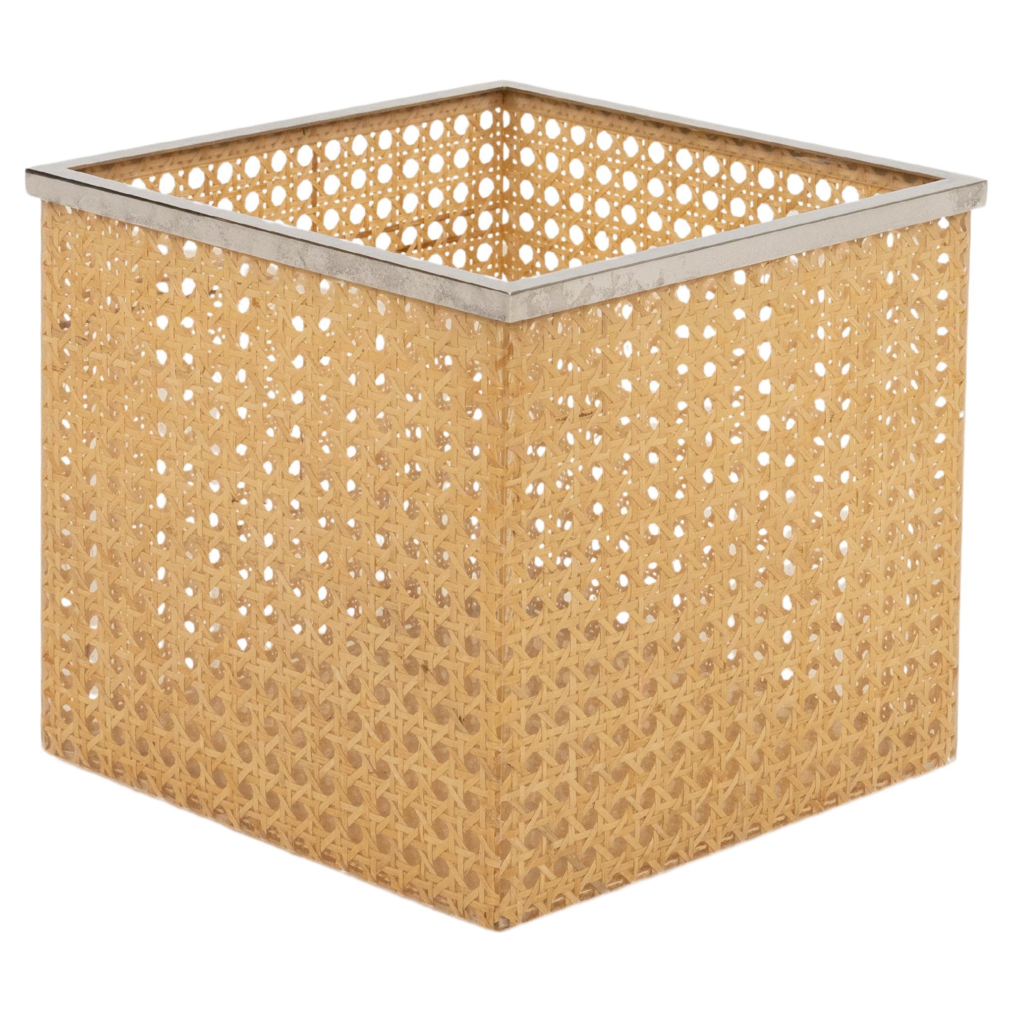 Panier du milieu du siècle dernier en Lucite, rotin et chrome de style Christian Dior, Italie 1970