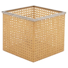 Panier du milieu du siècle dernier en Lucite, rotin et chrome de style Christian Dior, Italie 1970