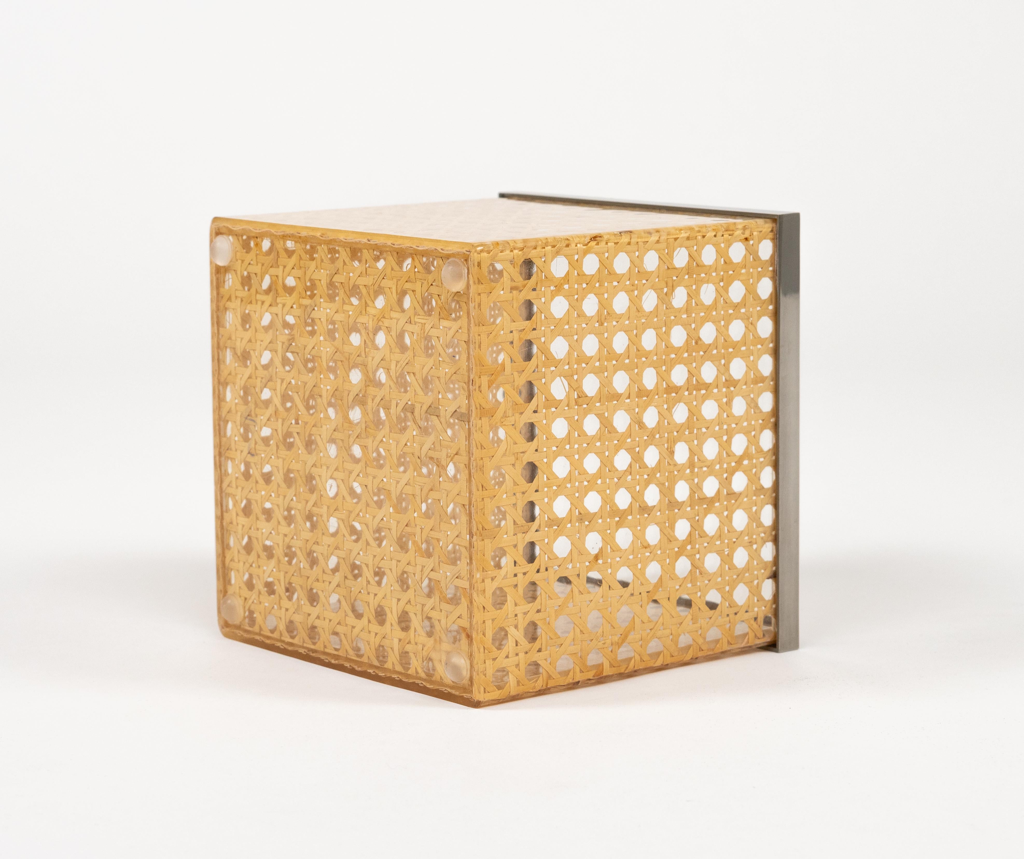 Panier du milieu du siècle dernier en Lucite, rotin et acier de style Christian Dior, Italie 1970 en vente 3