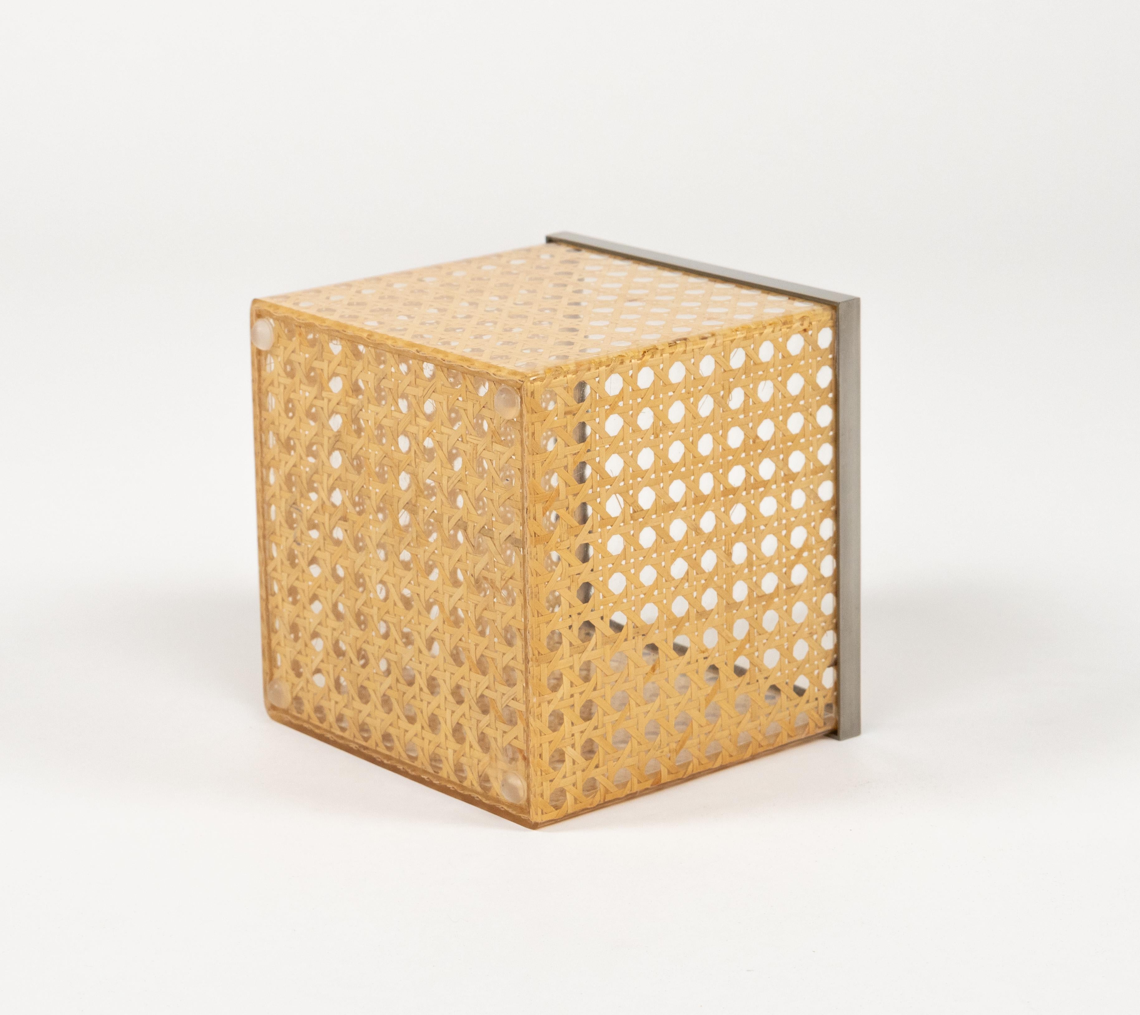 Panier du milieu du siècle dernier en Lucite, rotin et acier de style Christian Dior, Italie 1970 en vente 4
