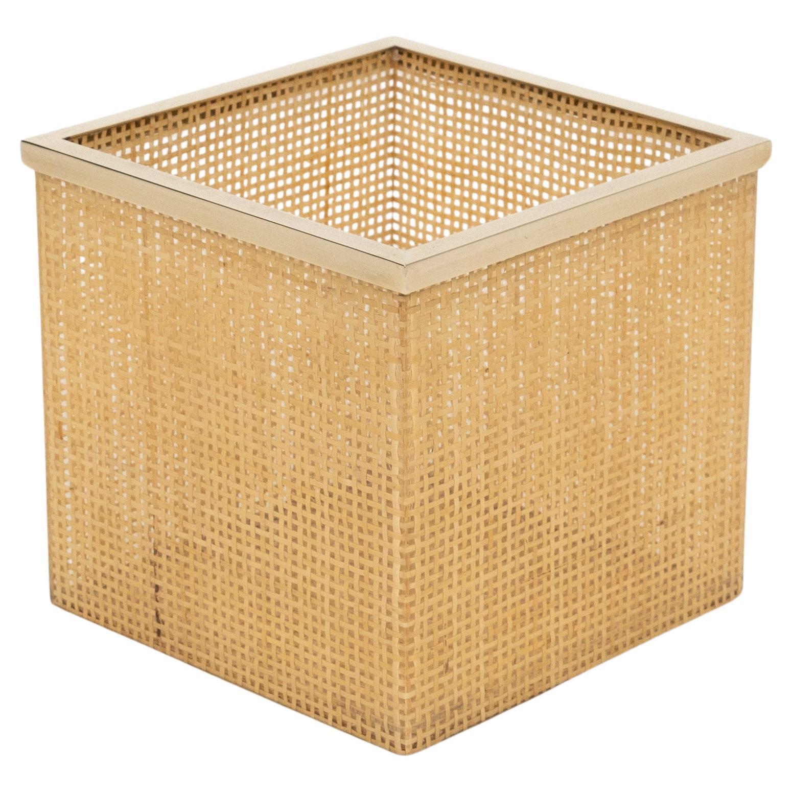 Cesta de mediados de siglo en lucita, mimbre y latón Estilo Christian Dior, Italia Años 70