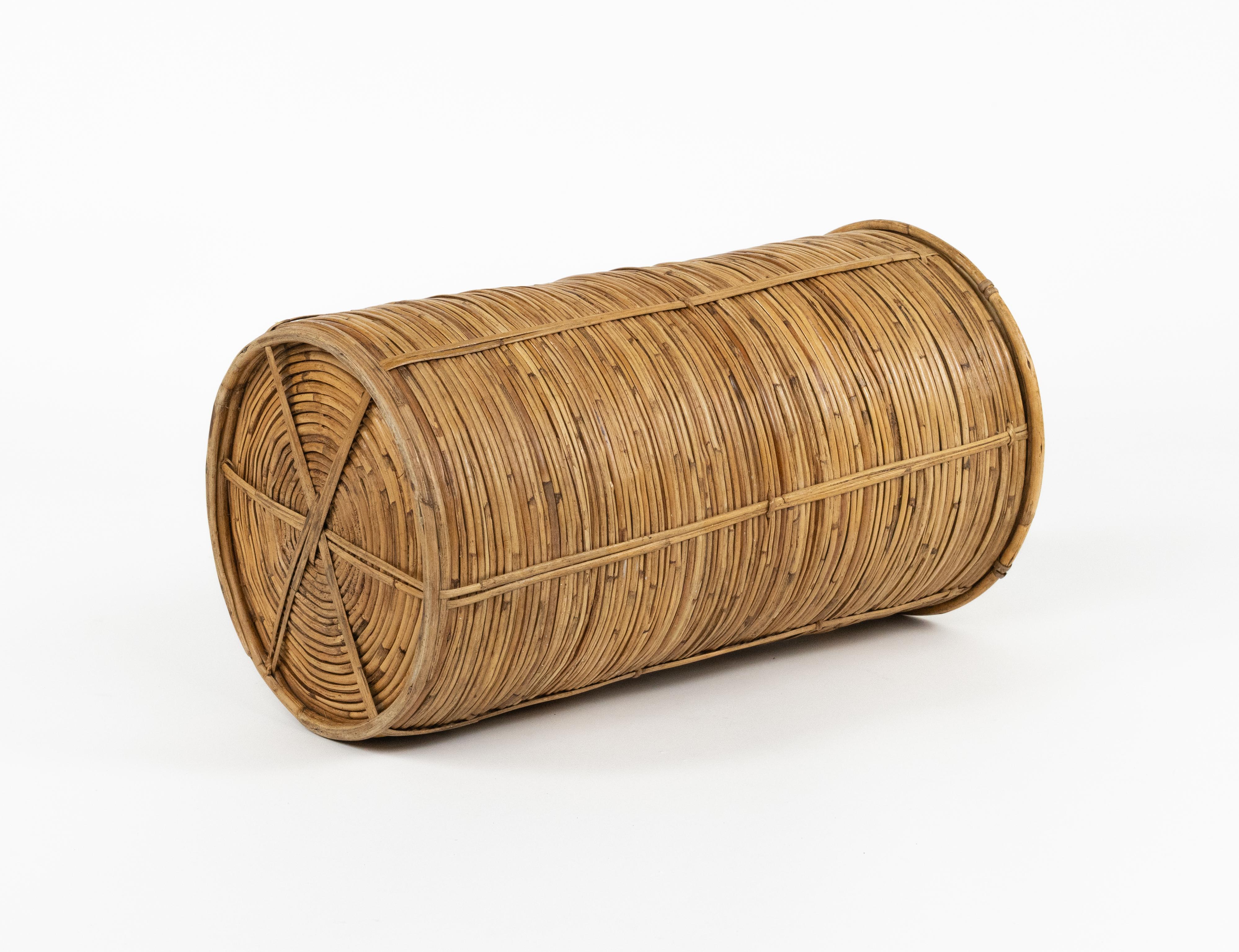 Cestino del Medioevo in rattan, vimini e ottone in stile Vivai del Sud, Italia anni '70 in vendita 3