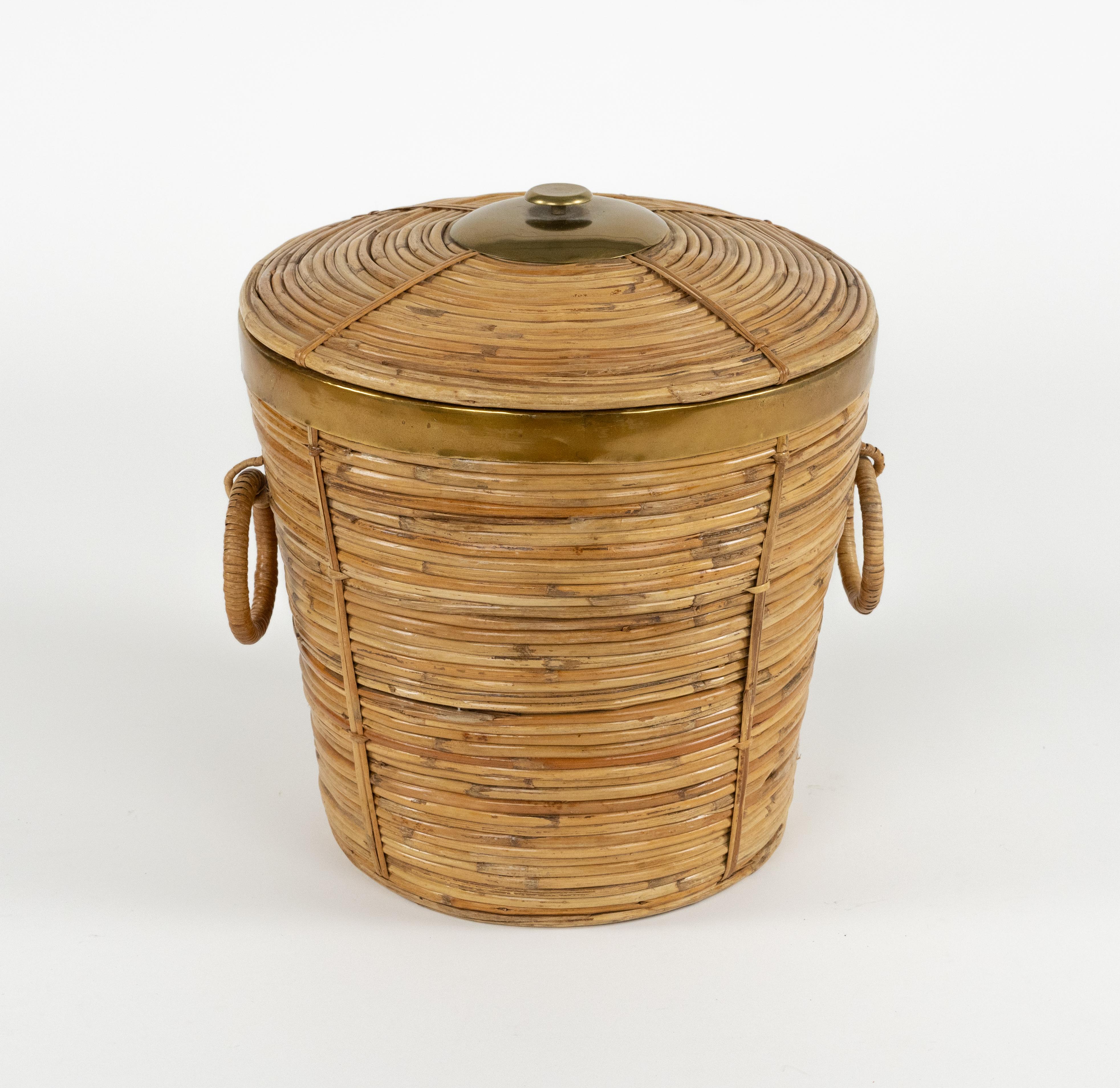 Midcentury Korb Rattan, Weide und Messing Vivai del Sud Stil, Italien 1970er (Moderne der Mitte des Jahrhunderts) im Angebot