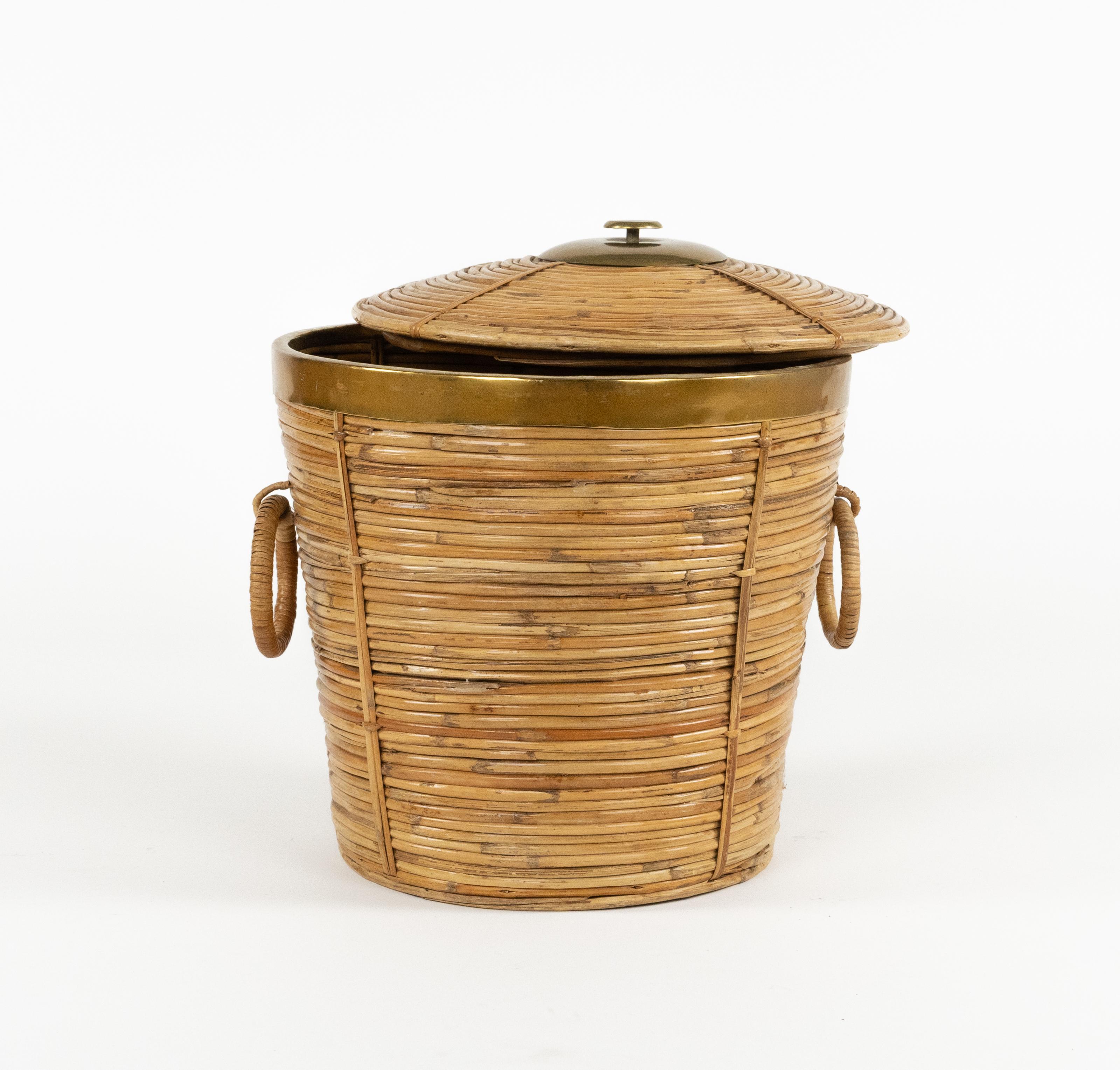 Midcentury Korb Rattan, Weide und Messing Vivai del Sud Stil, Italien 1970er (Handgefertigt) im Angebot