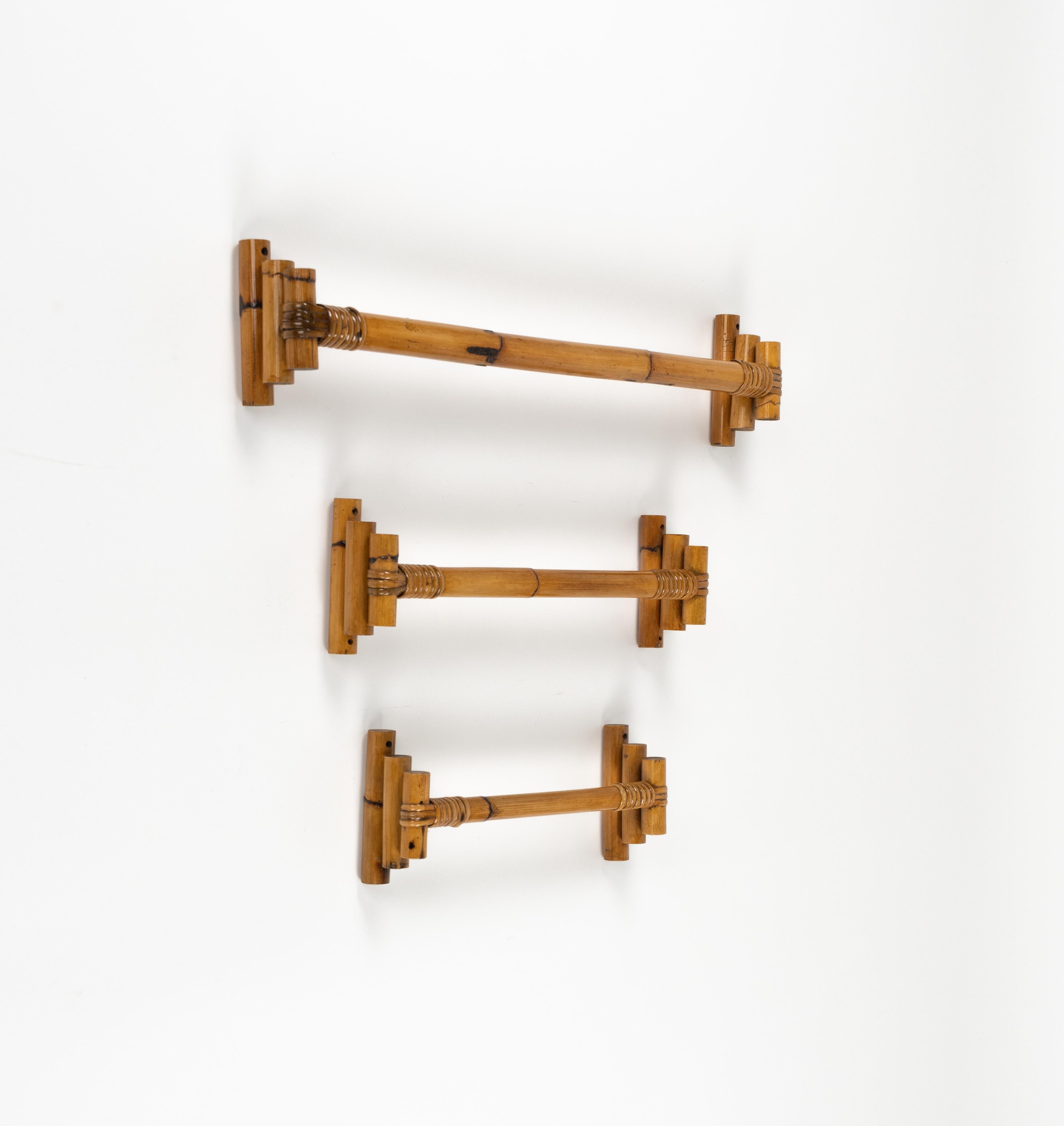 Italian Midcentury Bathroom Set of Three Towel Holder in Bamboo and Rattan, Italy 1970s For Sale