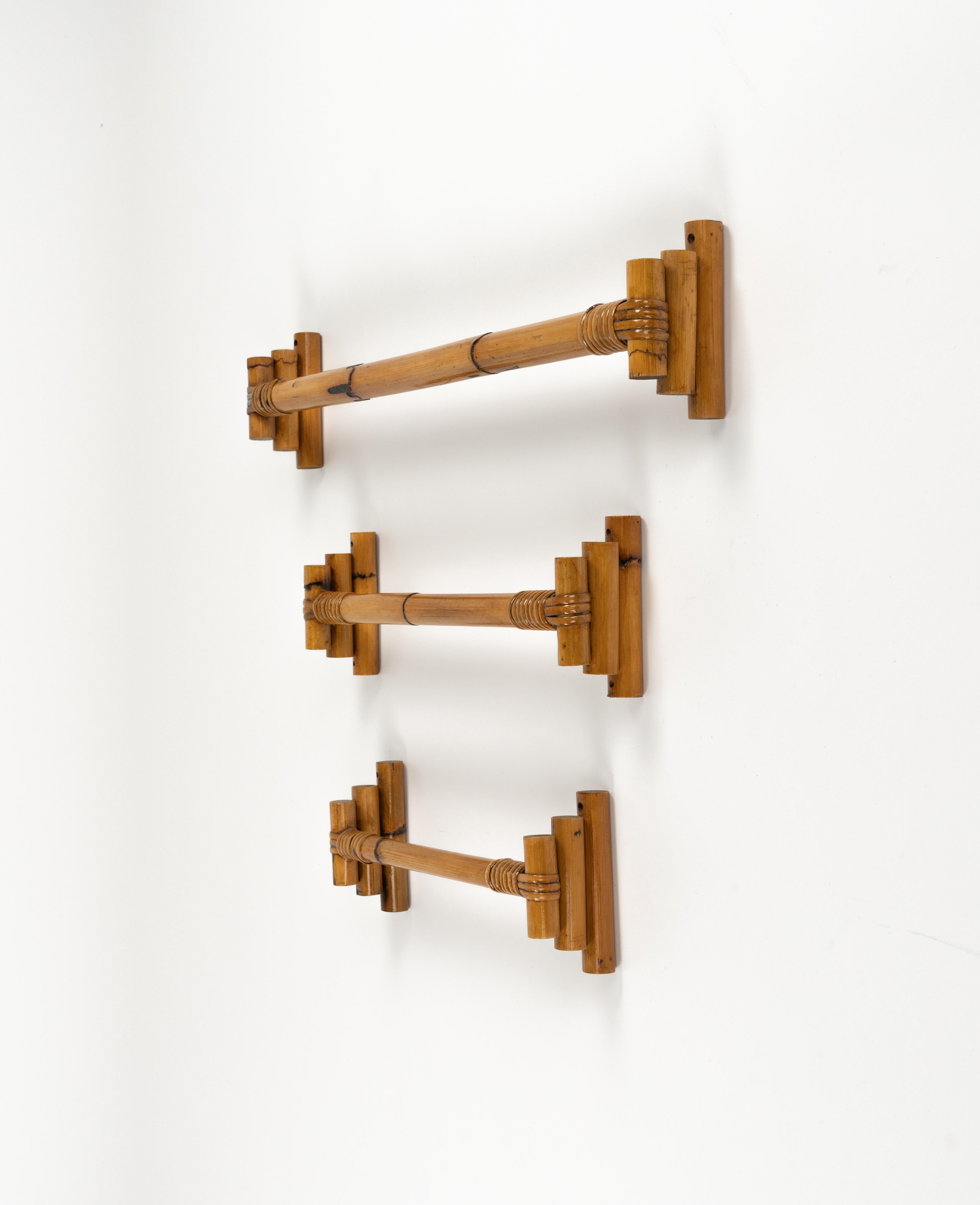 Midcentury Bathroom Set of Three Towel Holder in Bamboo and Rattan, Italy 1970s For Sale 3