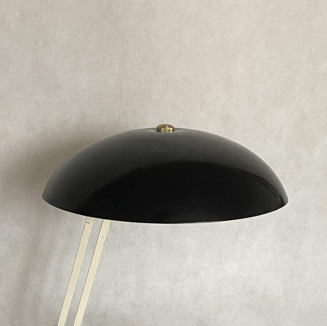 Lampe de bureau Bauhaus du milieu du siècle en métal émaillé noir, années 1950 en vente 5