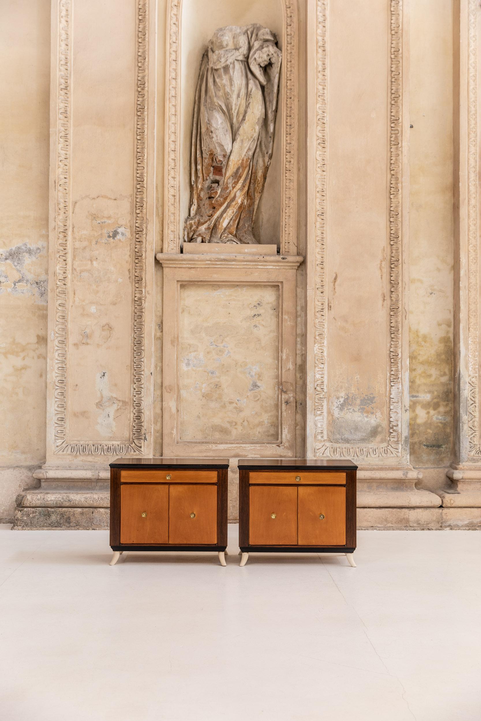 Mid-Century Modern Tables de chevet du milieu du siècle dernier attribuées à Guglielmo Ulrich, Italie, années 1940 en vente