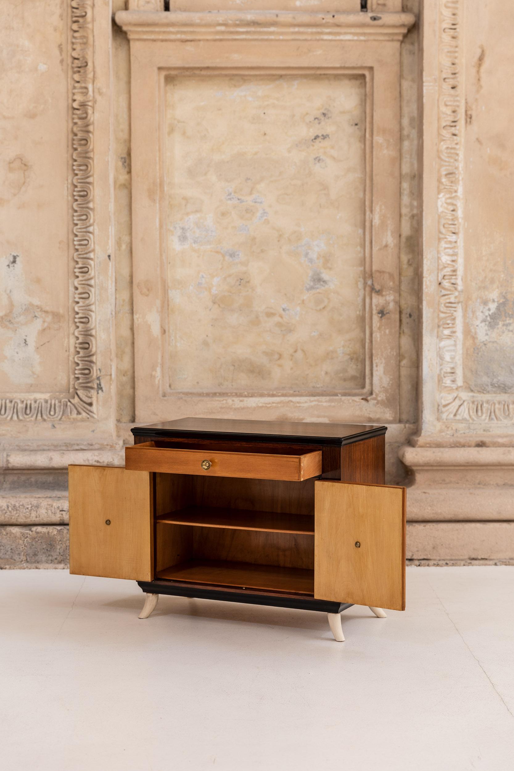 Mid-20th Century Midcentury bedside tables attributed to Guglielmo Ulrich, Italy 1940s For Sale