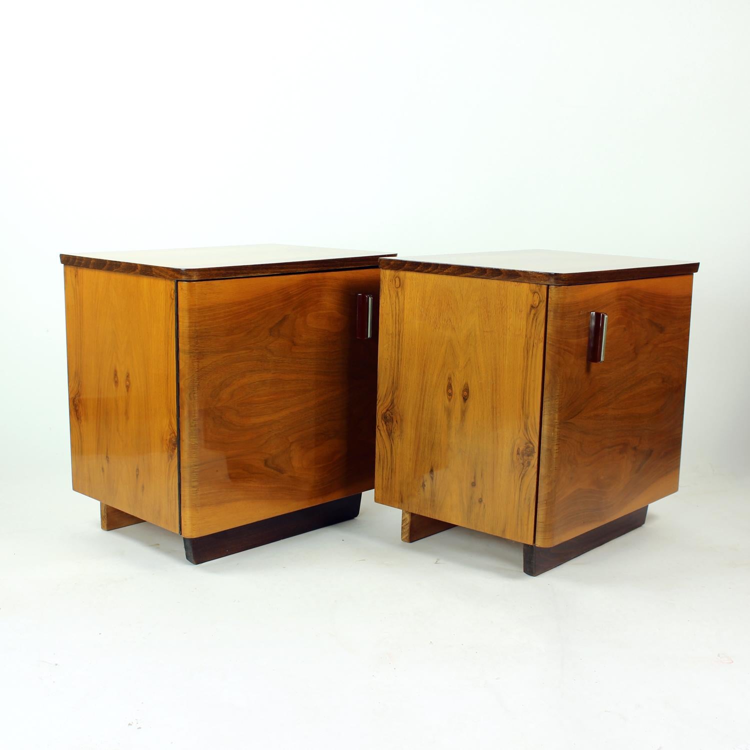 Midcentury Bedside Tables In Shelack Finish Walnut, Czechoslovakia 1960s, Set Of For Sale 6