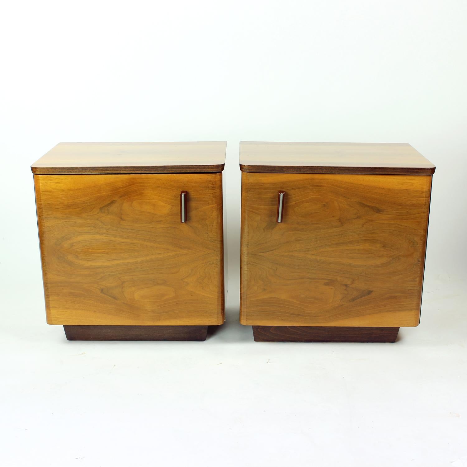 Midcentury Bedside Tables In Shelack Finish Walnut, Czechoslovakia 1960s, Set Of In Good Condition For Sale In Zohor, SK