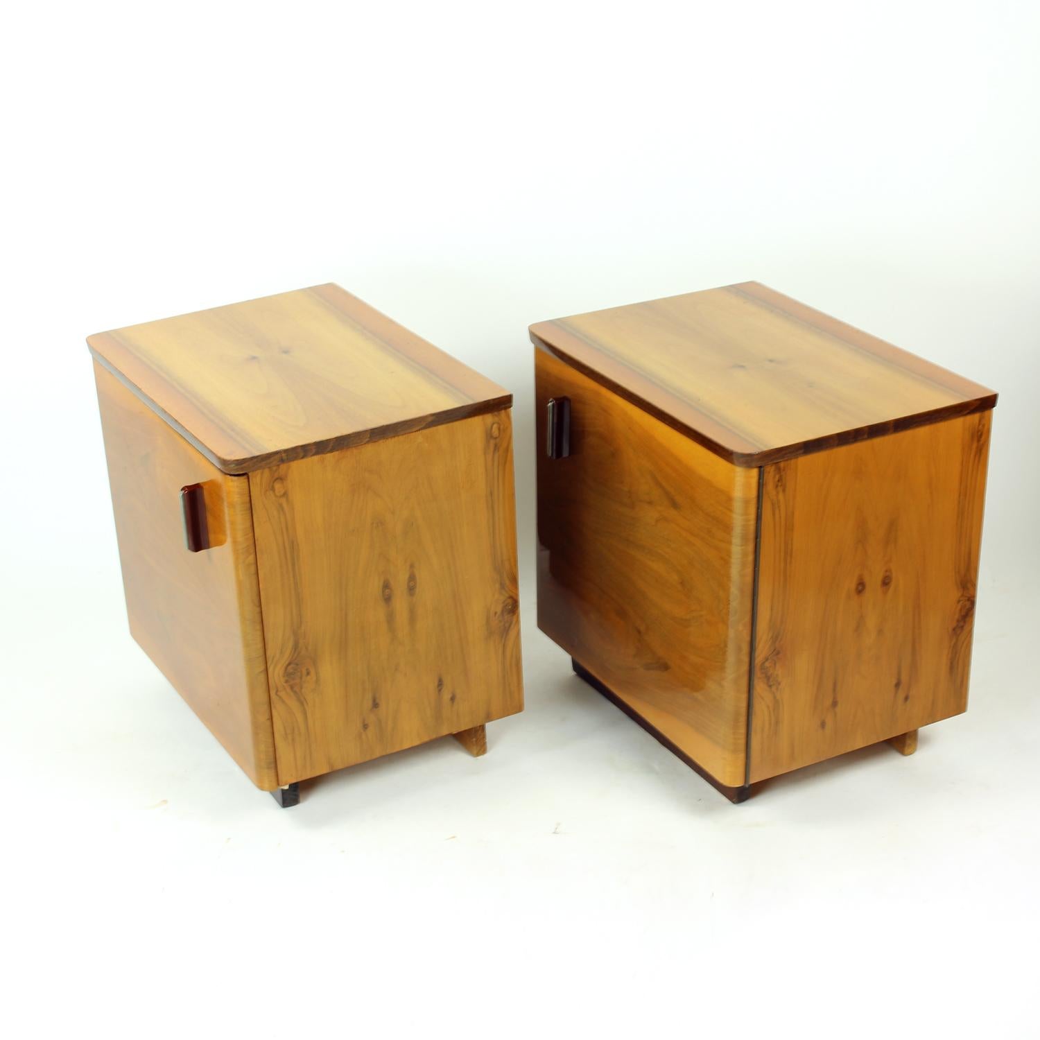 Midcentury Bedside Tables In Shelack Finish Walnut, Czechoslovakia 1960s, Set Of For Sale 3