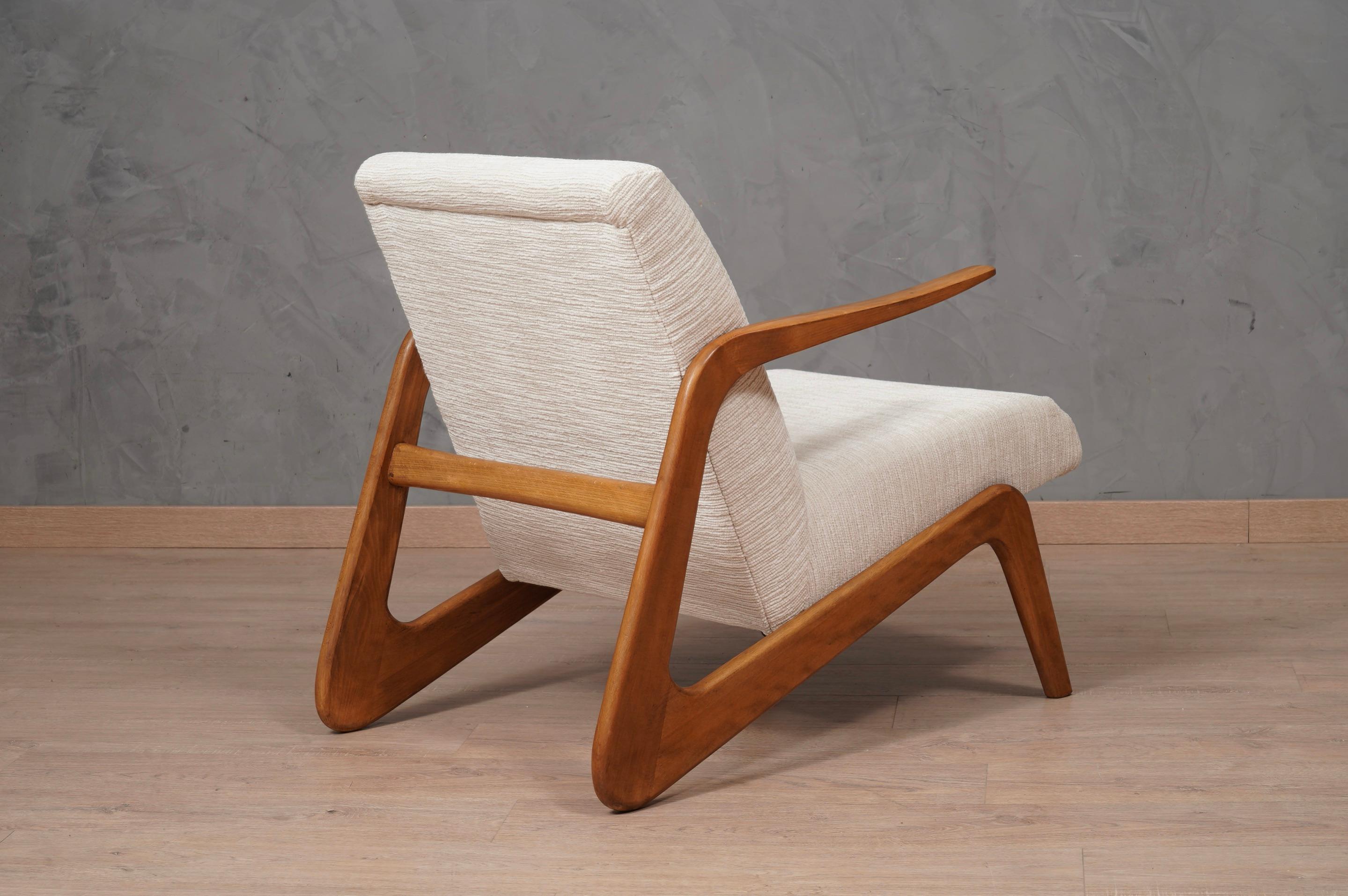 MidCentury Beech Wood and White Fabric ArmChairs, 1970 In Good Condition In Rome, IT