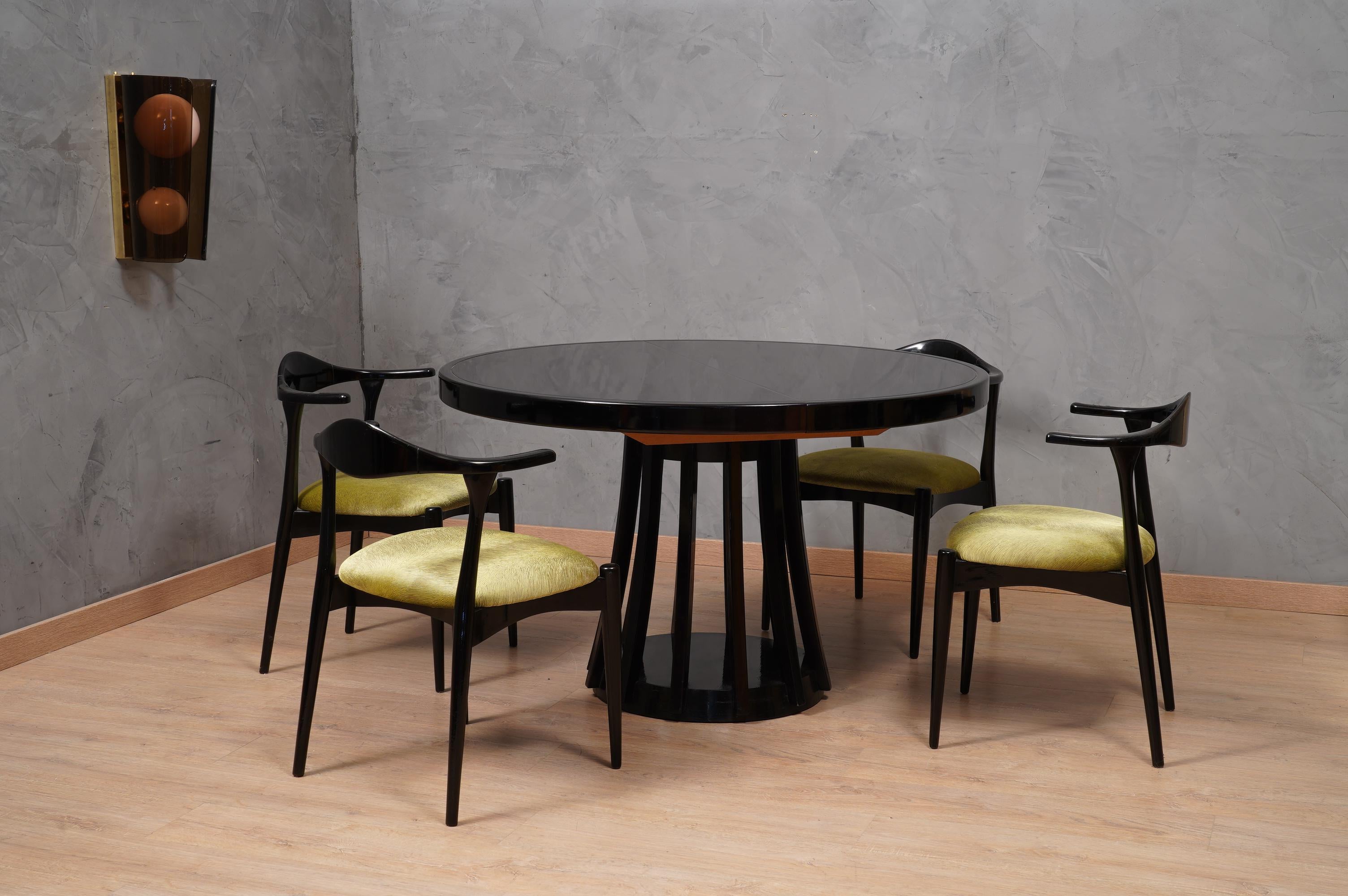 Simple materials but fantastic and unique design for these 4 chairs by Danish Manufacture. Truly magnificent in shape. Linear and clean design, but at the same time amazing for the combination of materials used.

The chair has a structure entirely