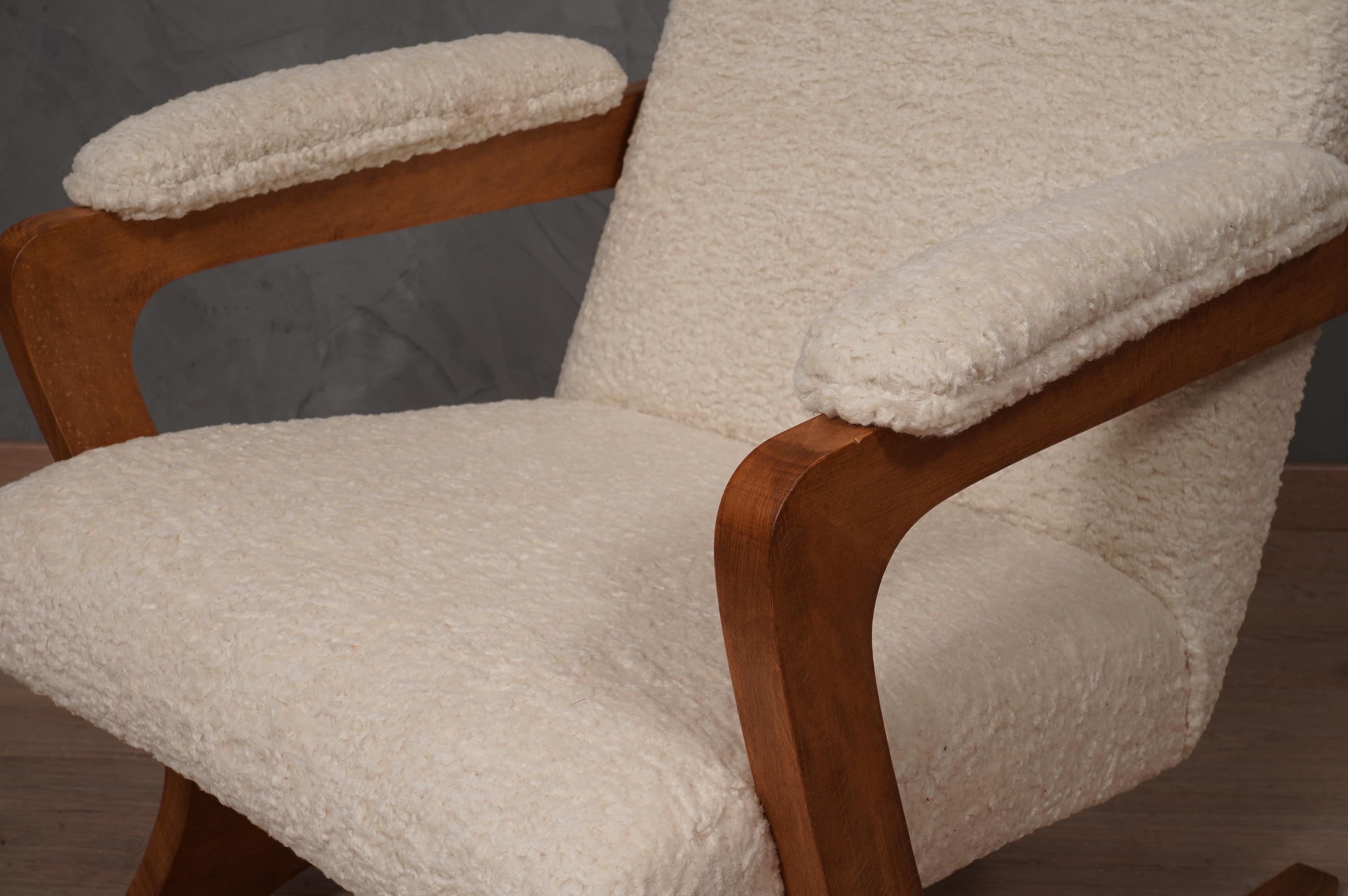 MidCentury Beech Wood and White Fabric ArmChairs, 1970 In Good Condition In Rome, IT