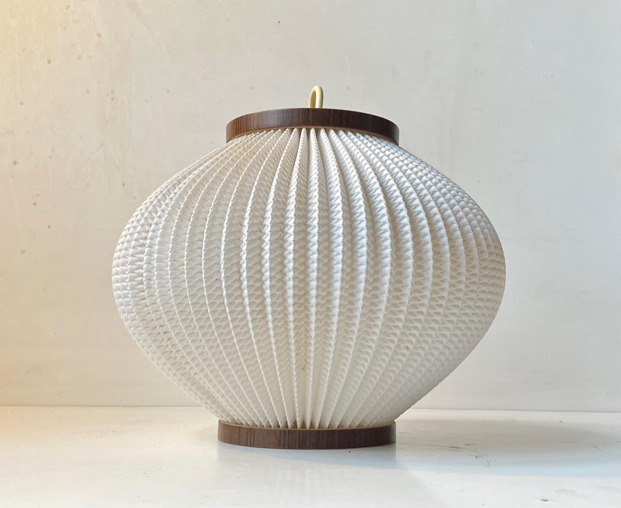 Cream colored midcentury pendant lamp designed by Lars Schiøler and manufactured by Høyrup in Denmark during the 1960s. This is the medium version in the series measuring 20 cm in height and with a diameter of 24 cm. It comes installed with 3 meters
