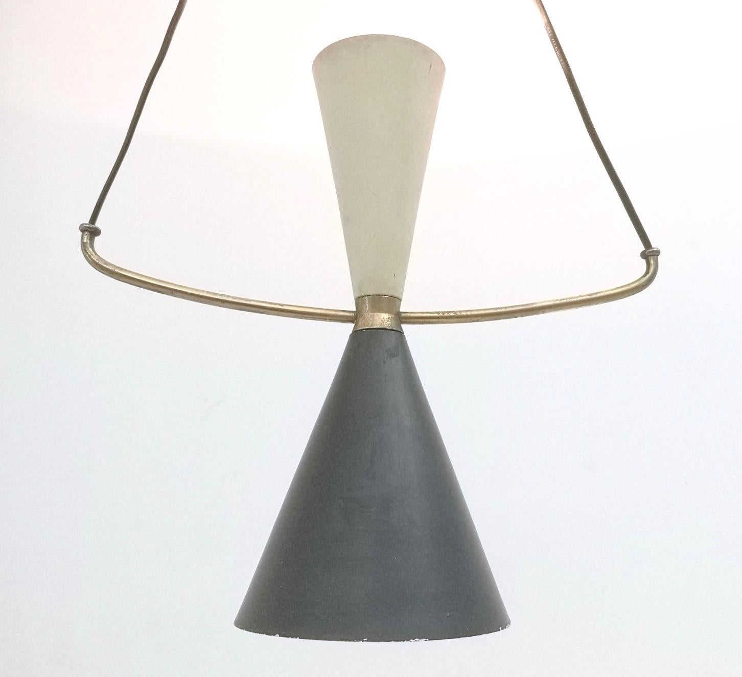 Vintage Beige and Black Varnished Steel and Brass Pendant by Stilnovo, Italy In Good Condition In Bresso, Lombardy