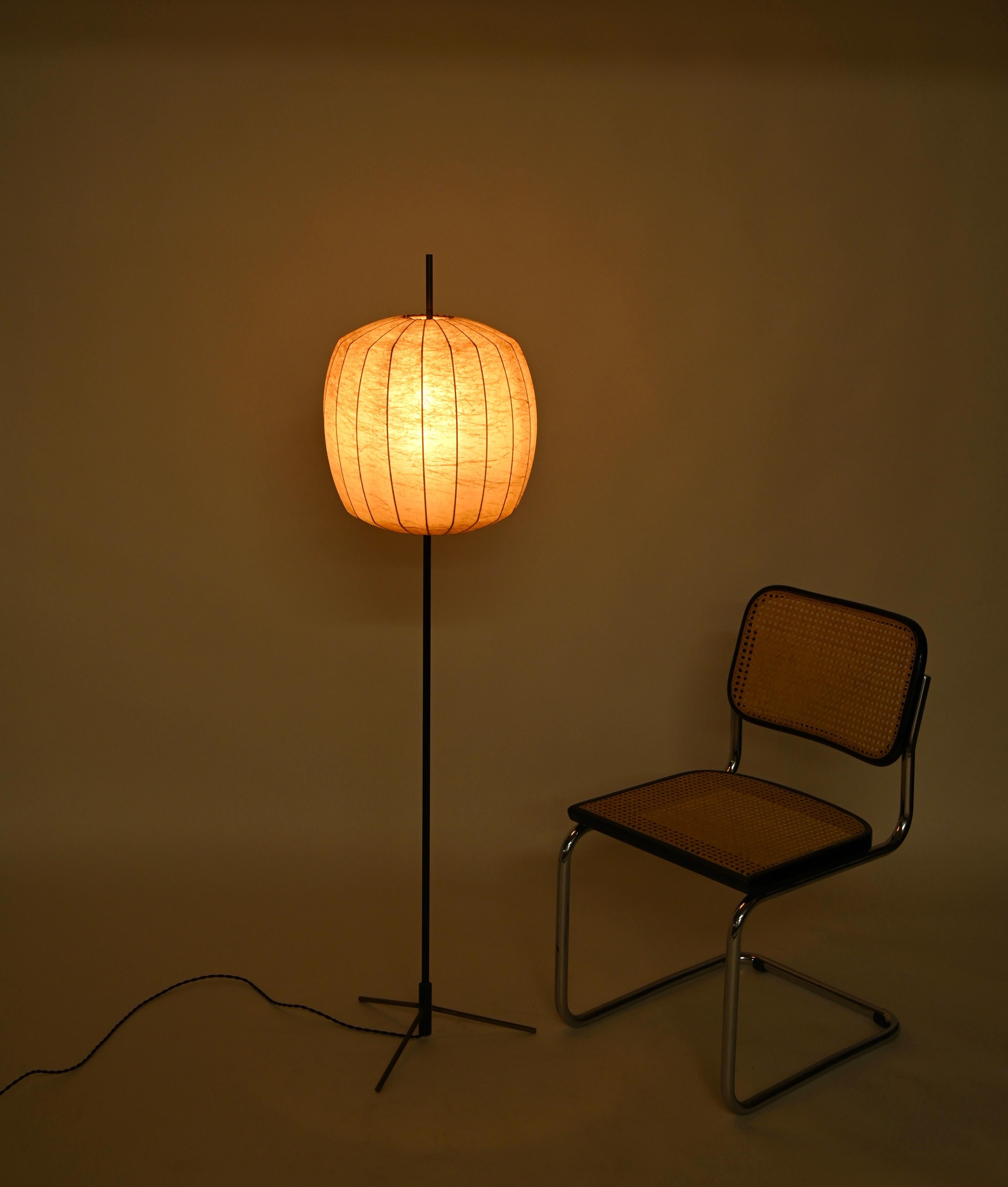 Midcentury Beige Cocoon Floor Lamp in Brass and Metal, Castiglioni, Italy 1960s For Sale 6