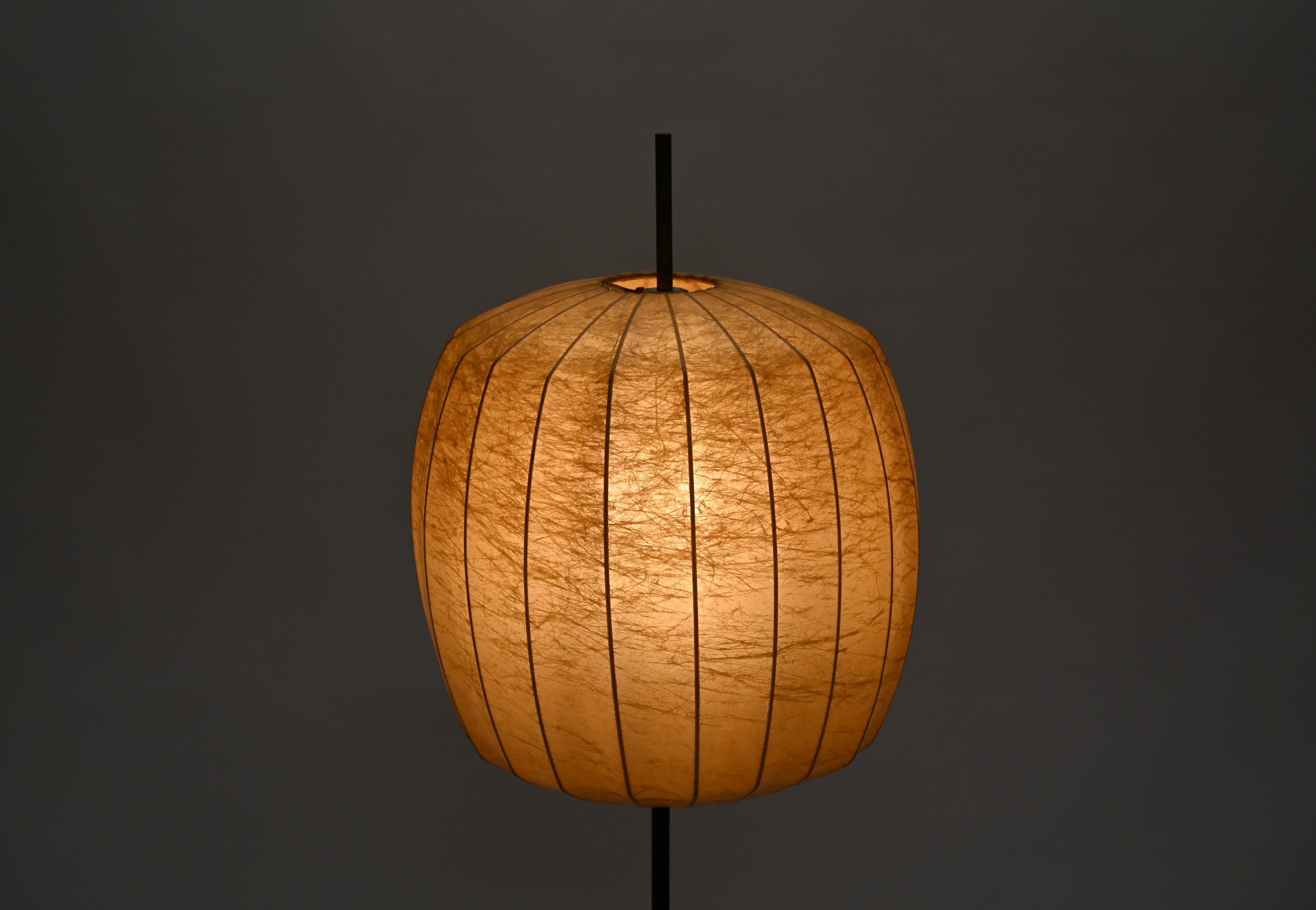 Beige Cocoon-Stehlampe aus Messing und Metall aus der Mitte des Jahrhunderts, Castiglioni, Italien 1960er Jahre im Angebot 10