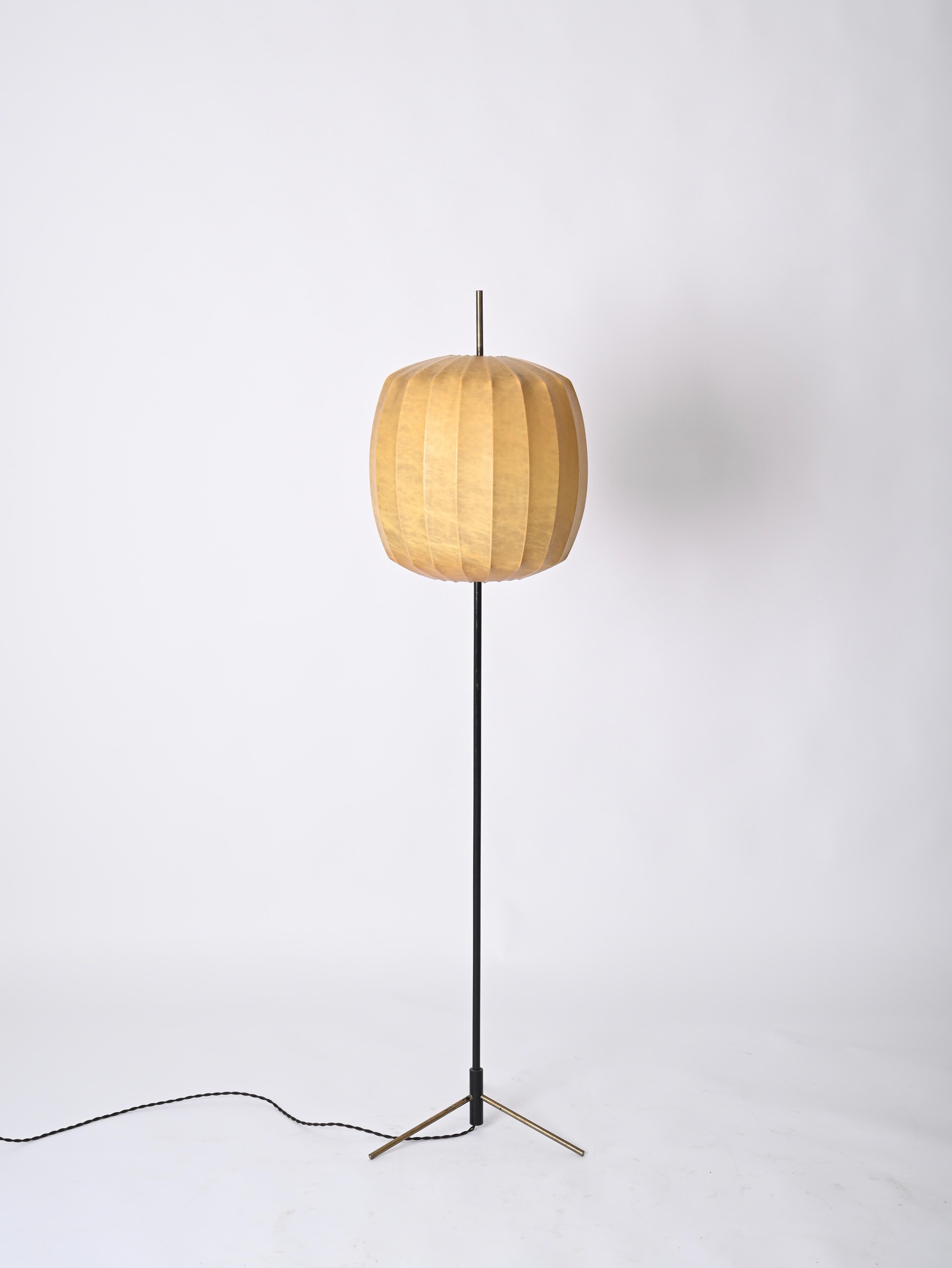 Midcentury Beige Cocoon Floor Lamp in Brass and Metal, Castiglioni, Italy 1960s For Sale 2