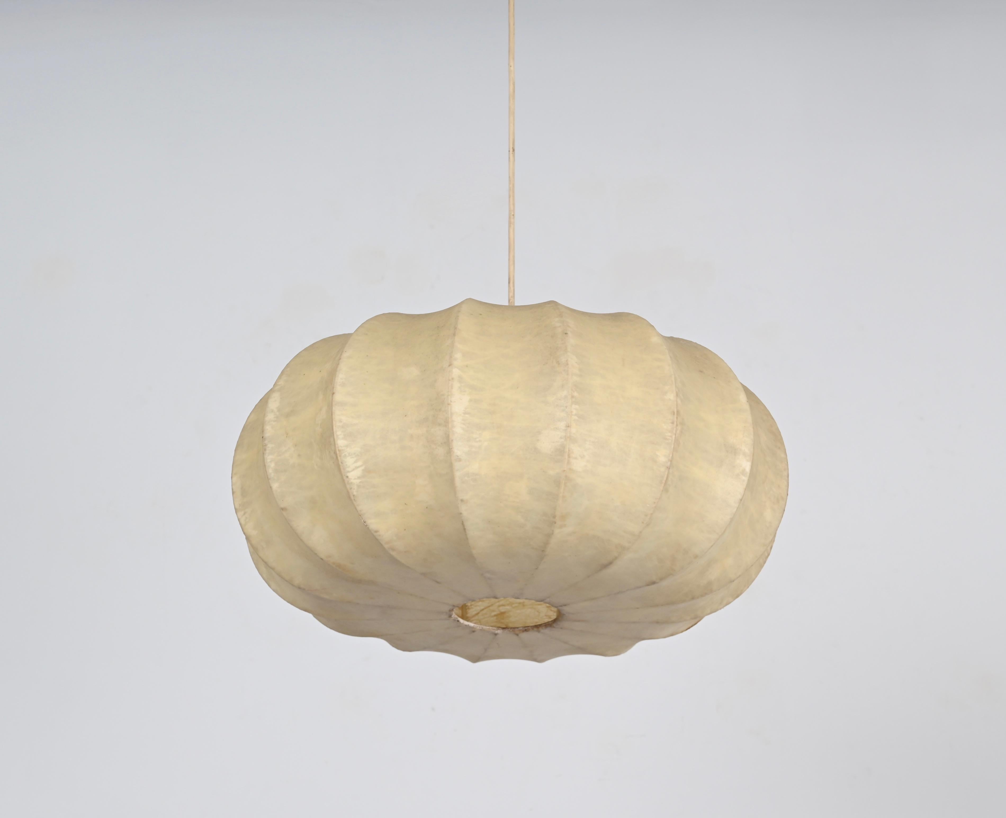 Midcentury Beige Cocoon Pendant Light by Castiglioni, Italy 1960s In Good Condition In Roma, IT